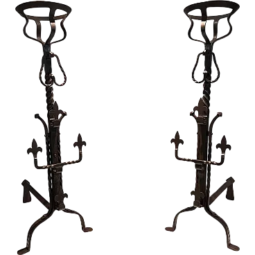 Coppia di landiere in ferro battuto in stile gotico, '900