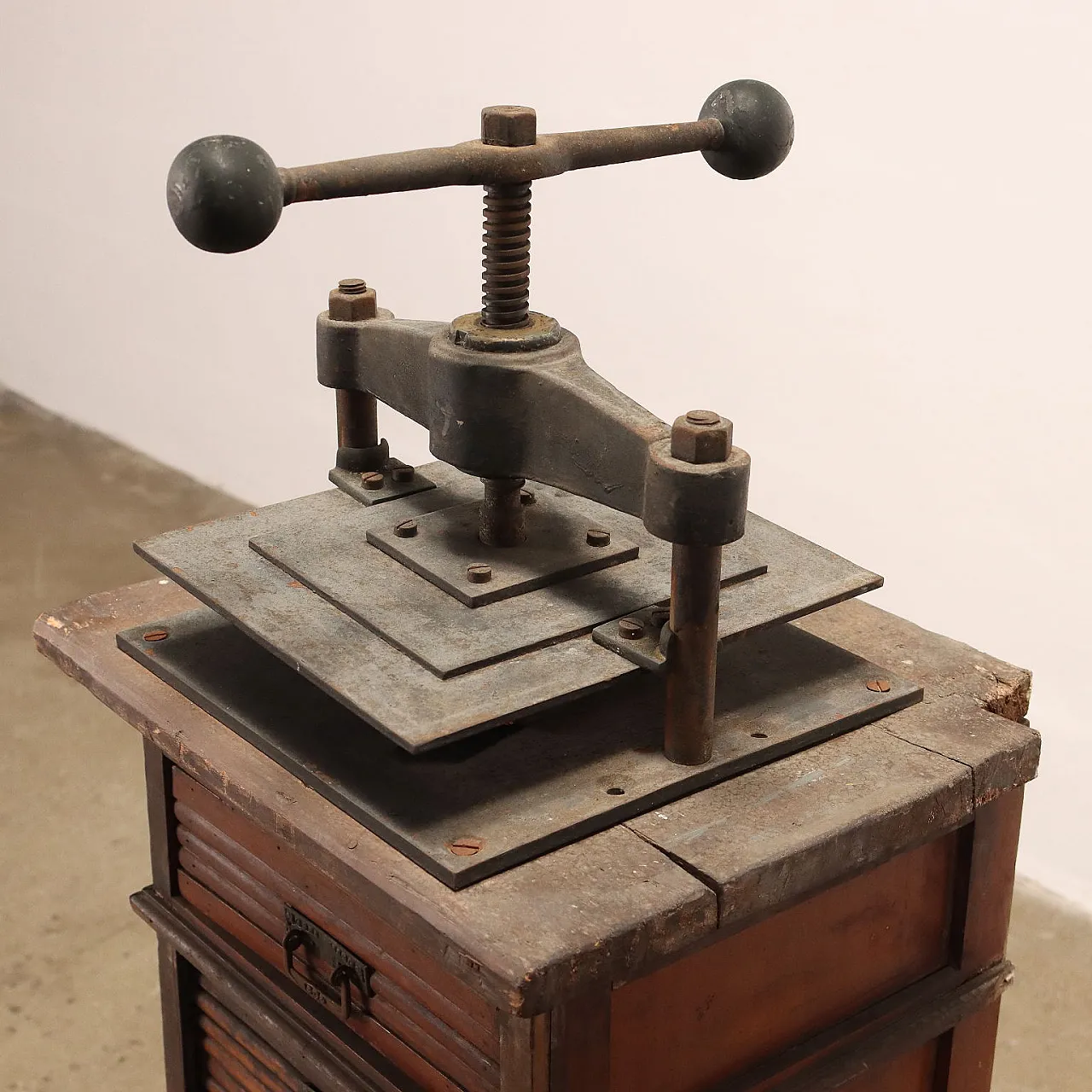 Mobile da ufficio con pressa e serranda, inizio '900 3