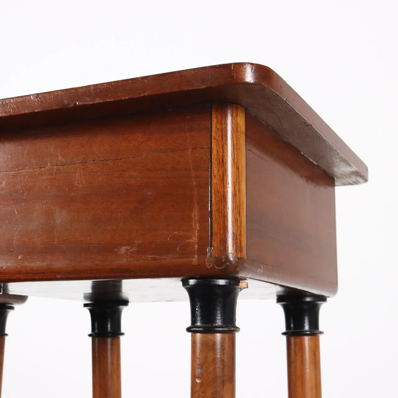Pair of mahogany Art Nouveau vases, 20th century 4