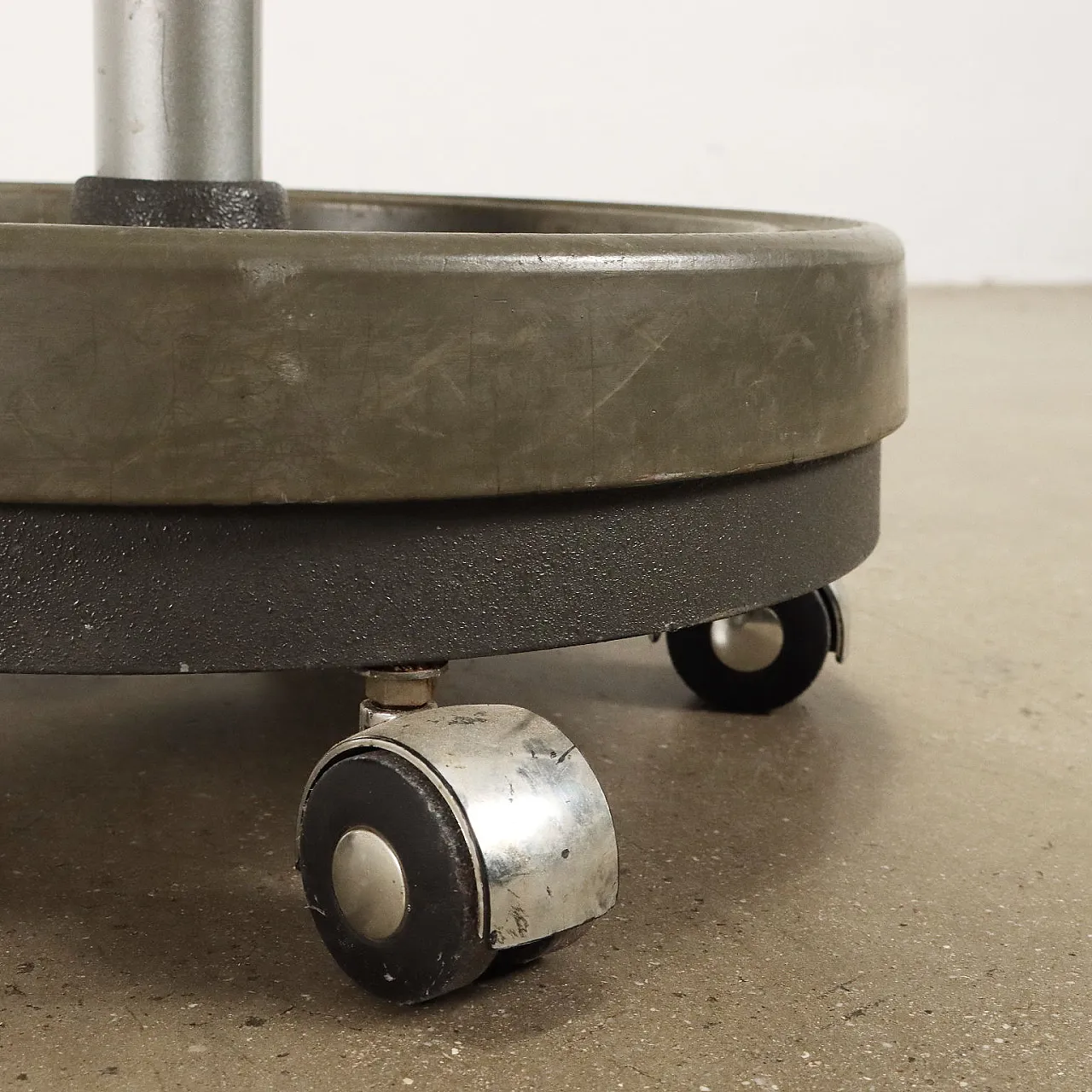 Sgabello da dentista in metallo e skay, anni '80 9