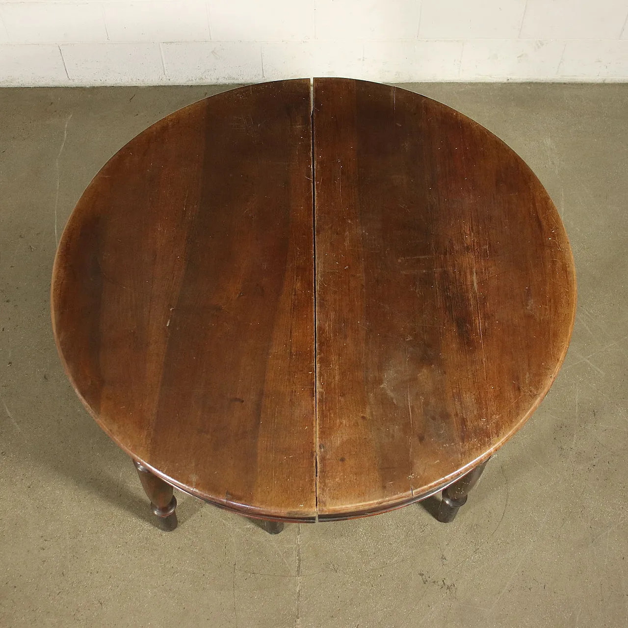 Tavolo allungabile in legno di noce con rotelle in ottone, '800 3