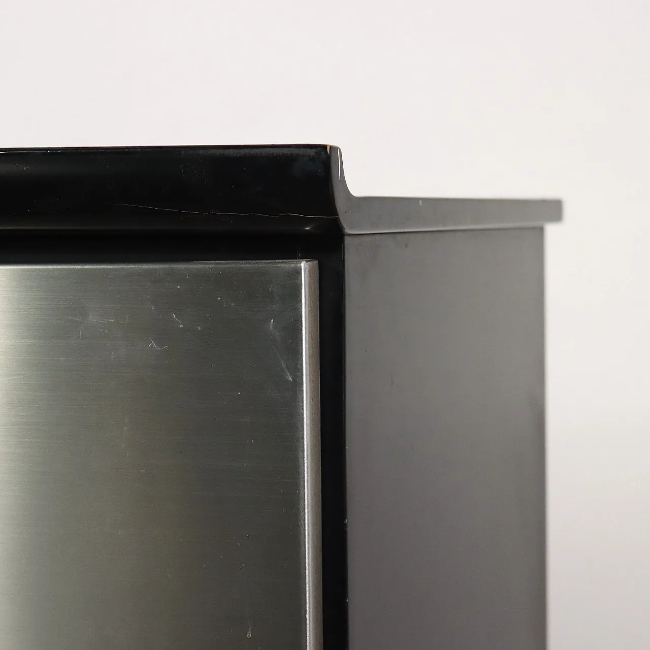 Lacquered wood and chromed aluminum sideboard, 1970s 4