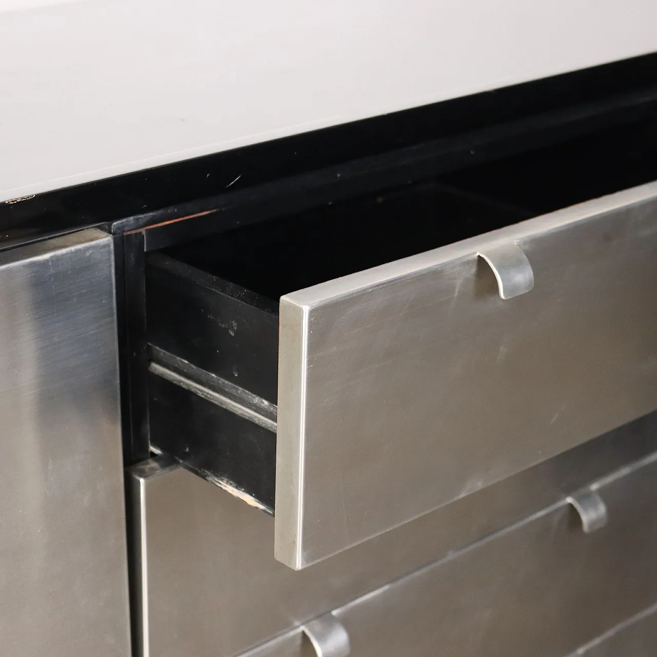 Lacquered wood and chromed aluminum sideboard, 1970s 6