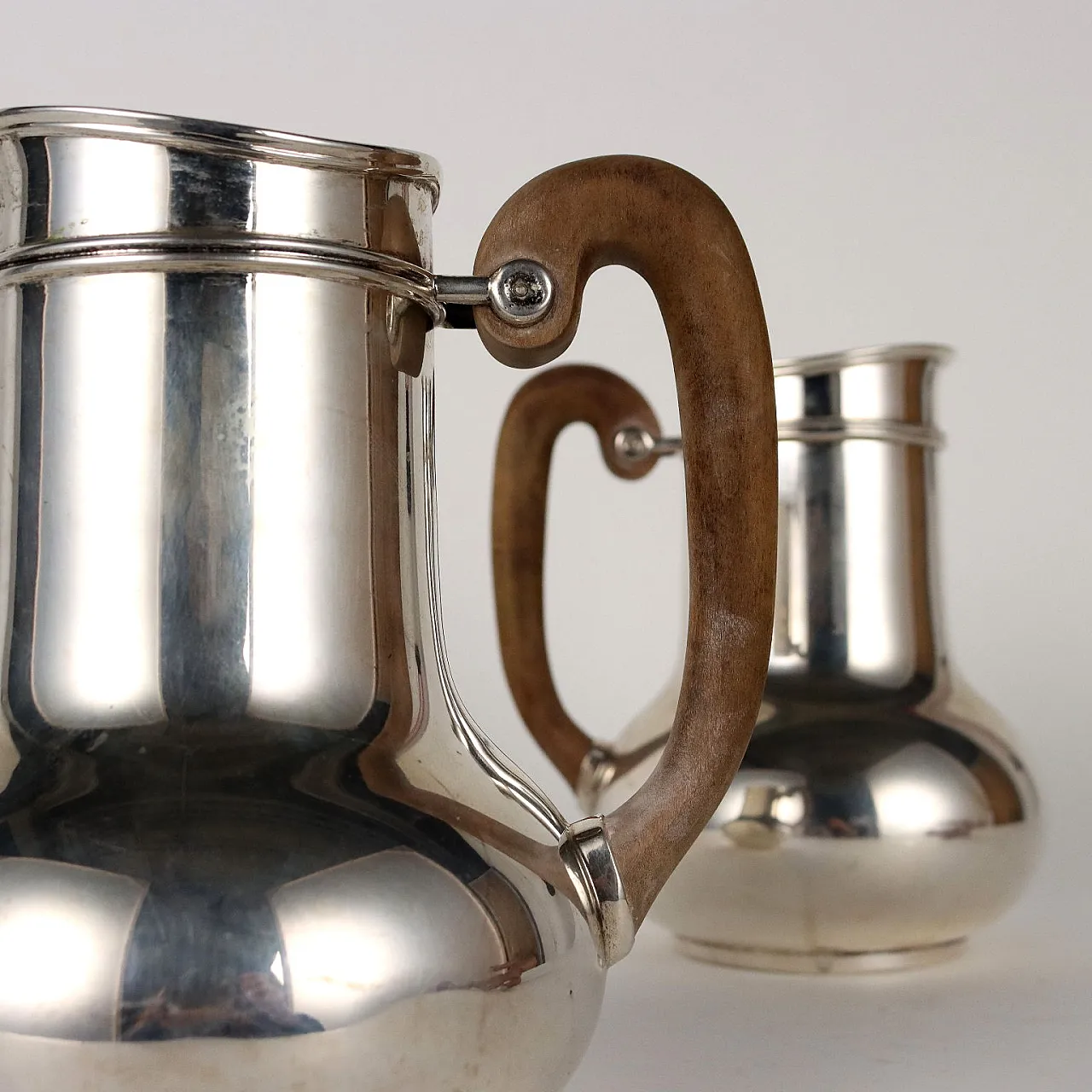 Coppia di caraffe in argento con manico in legno di Teghini Firenze 4