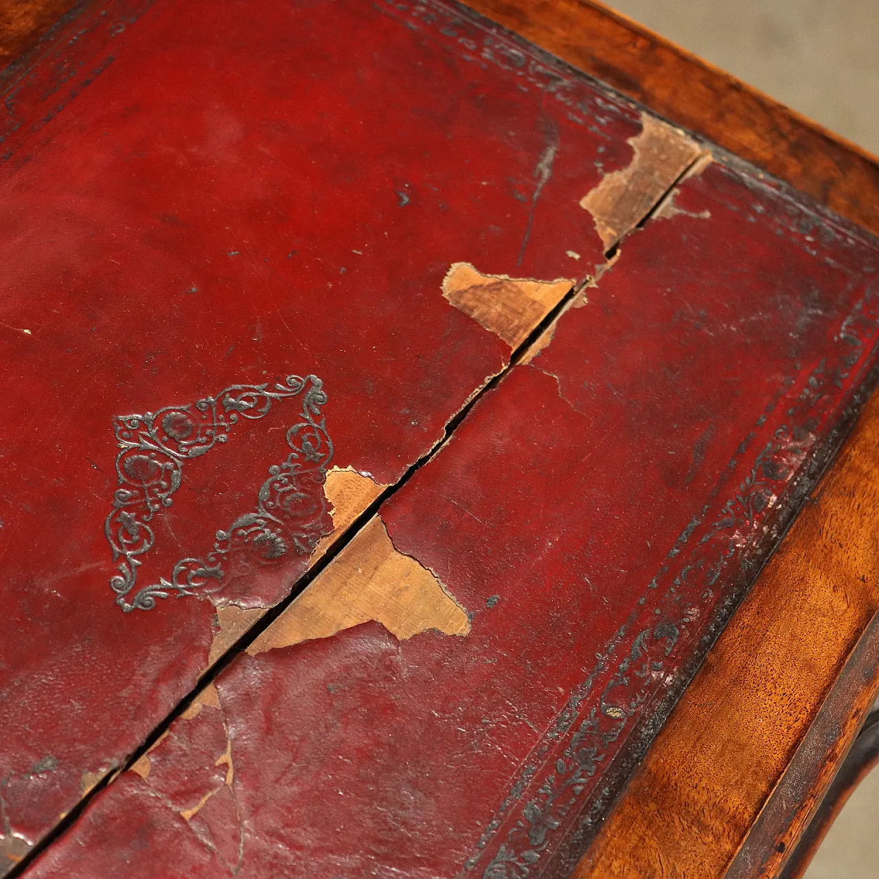 Scrittoio Davenport in noce con piedini a rotelle, '800 10