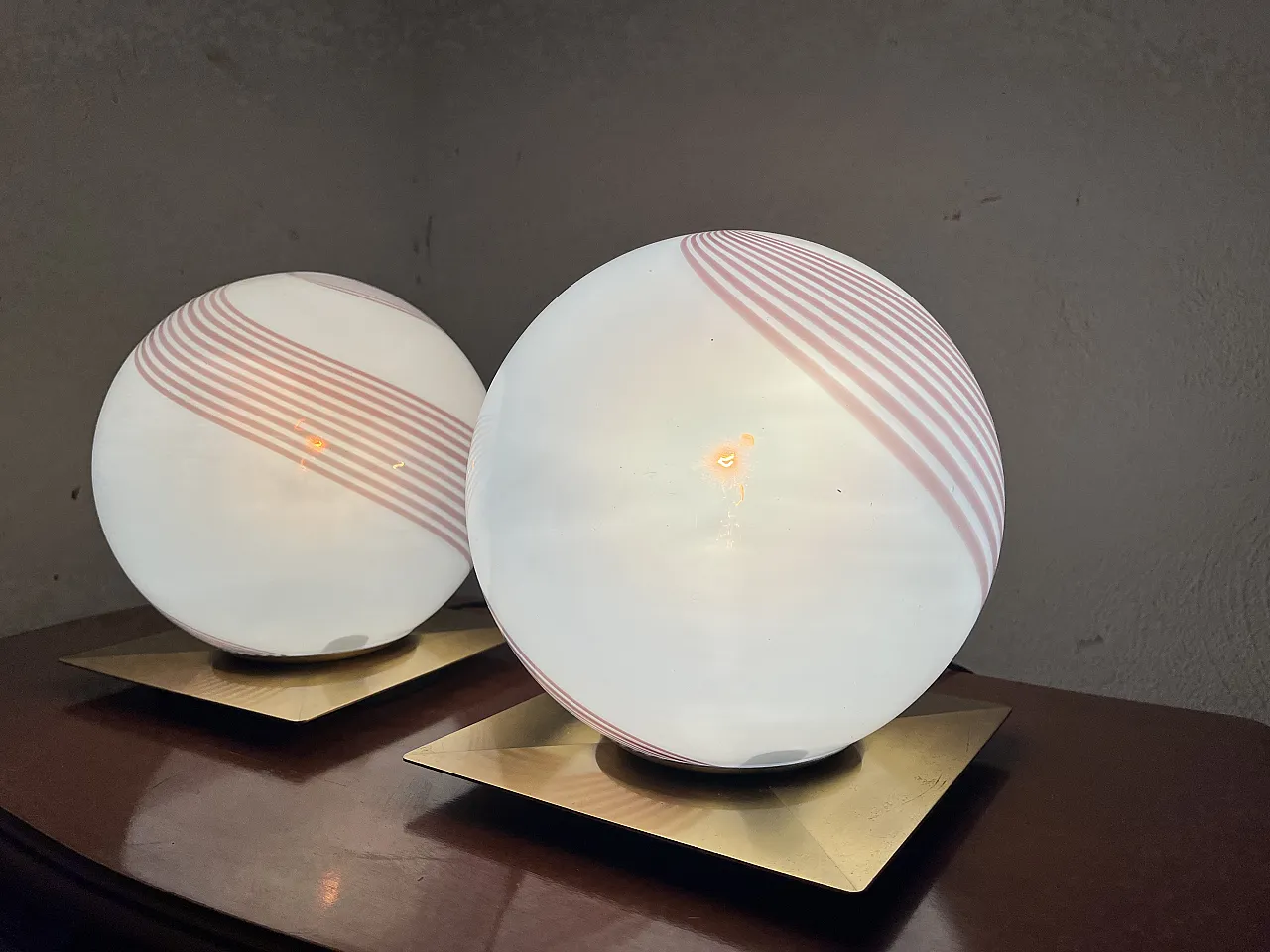 Coppia di lampada da tavolo Swirl, anni '70 2