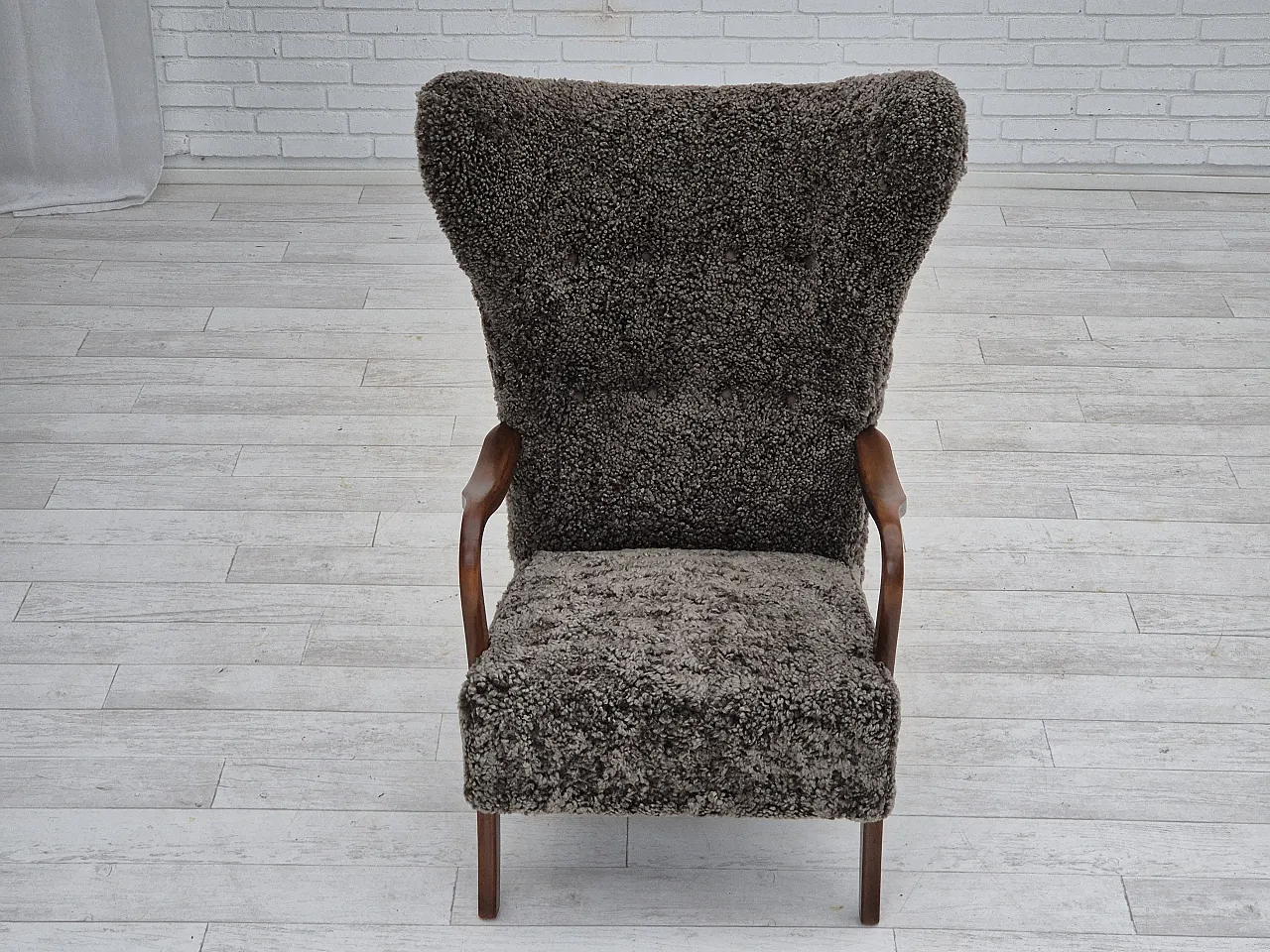 Poltrona danese con sgabello in pelle di pecora, anni '60 7