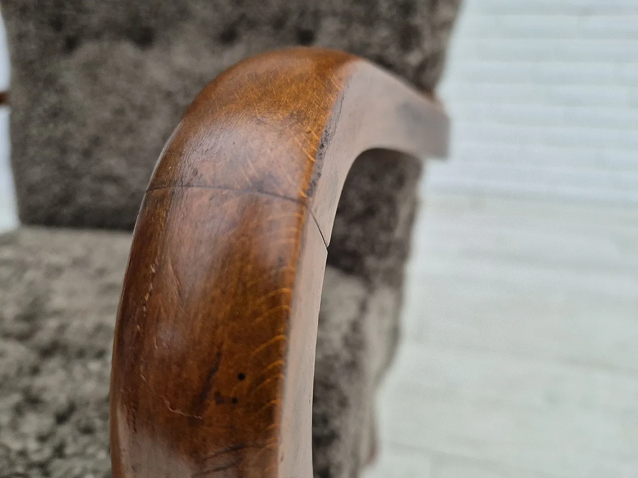 Poltrona danese con sgabello in pelle di pecora, anni '60 8