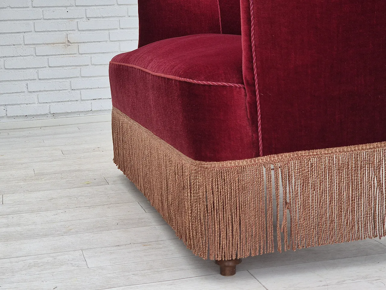 Divano danese a 2 posti in velluto rosso ciliegia frassino, anni '50 15