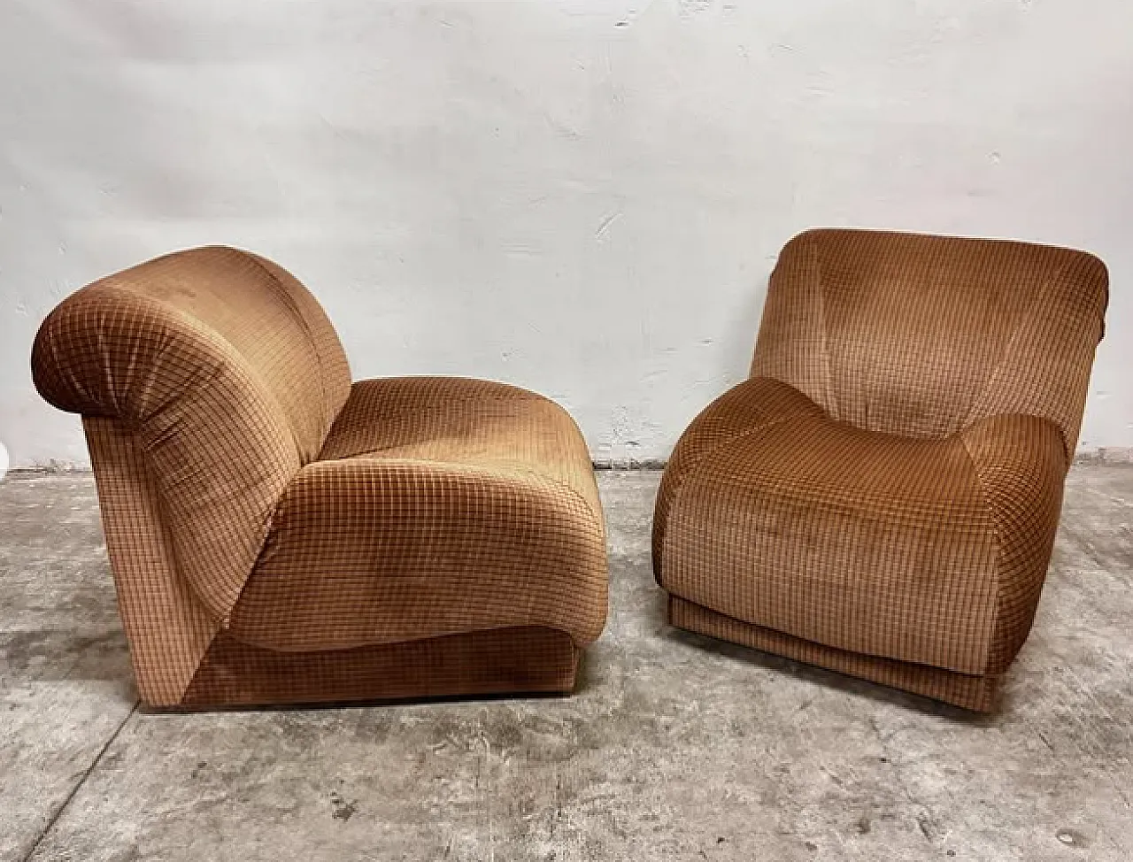 Pair of Doimo armchairs, 1970s 3