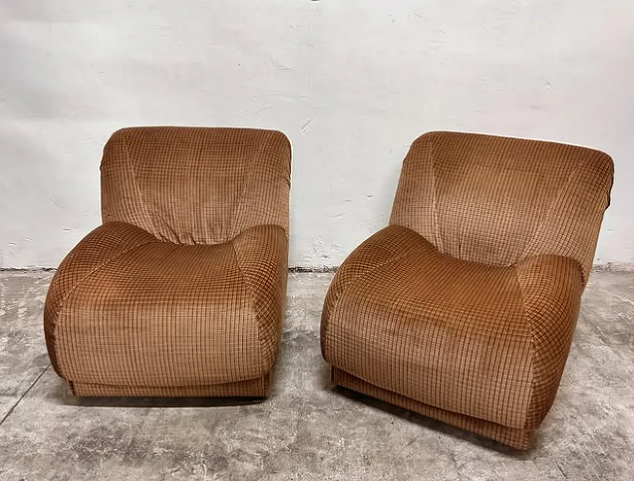 Pair of Doimo armchairs, 1970s 4