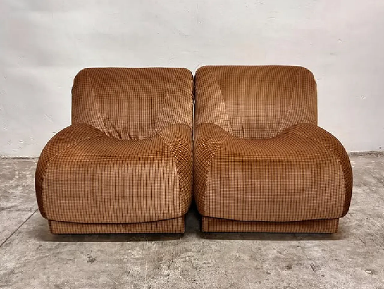 Pair of Doimo armchairs, 1970s 7