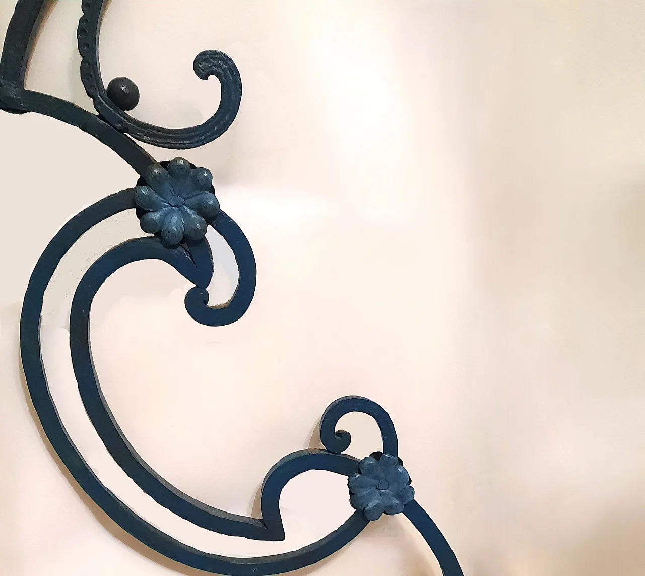 Console with candelsticks, end of 18th century 9