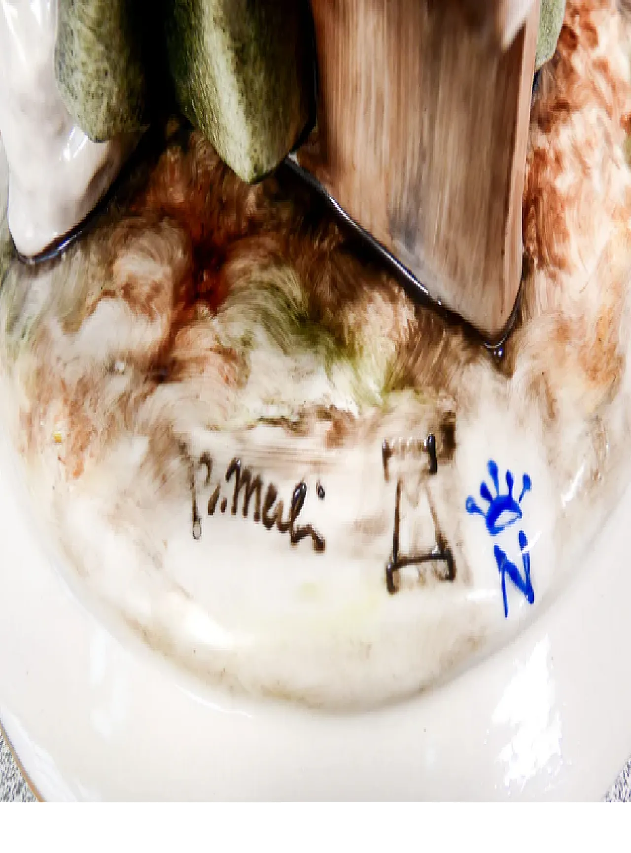 Nonni e nipoti, coppia di sculture in ceramica di B. Merli, tardo '900 16