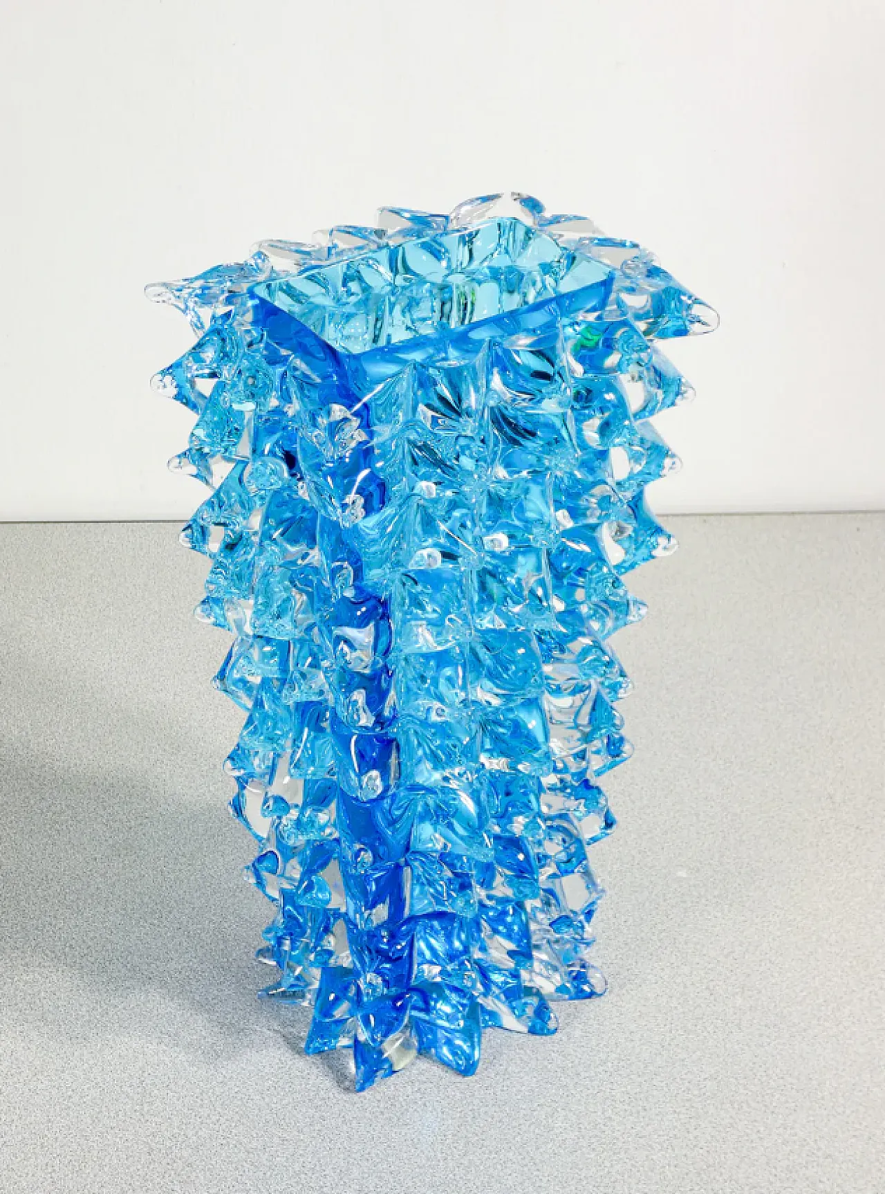 Vaso in vetro soffiato rostrato di Pino Signoretto, anni '70 2