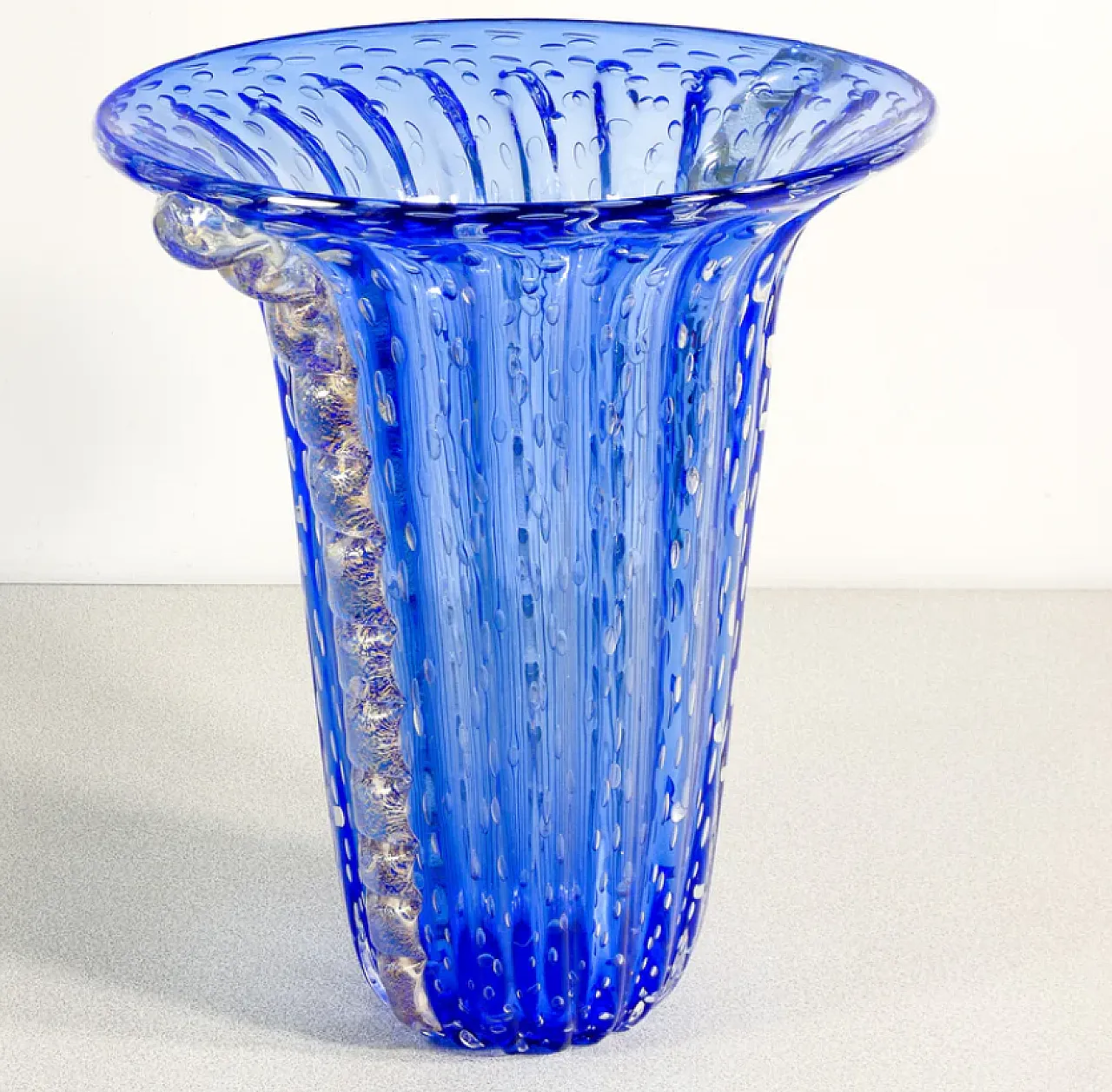Vaso in vetro soffiato di Murano blu di Toso, fine '900 4