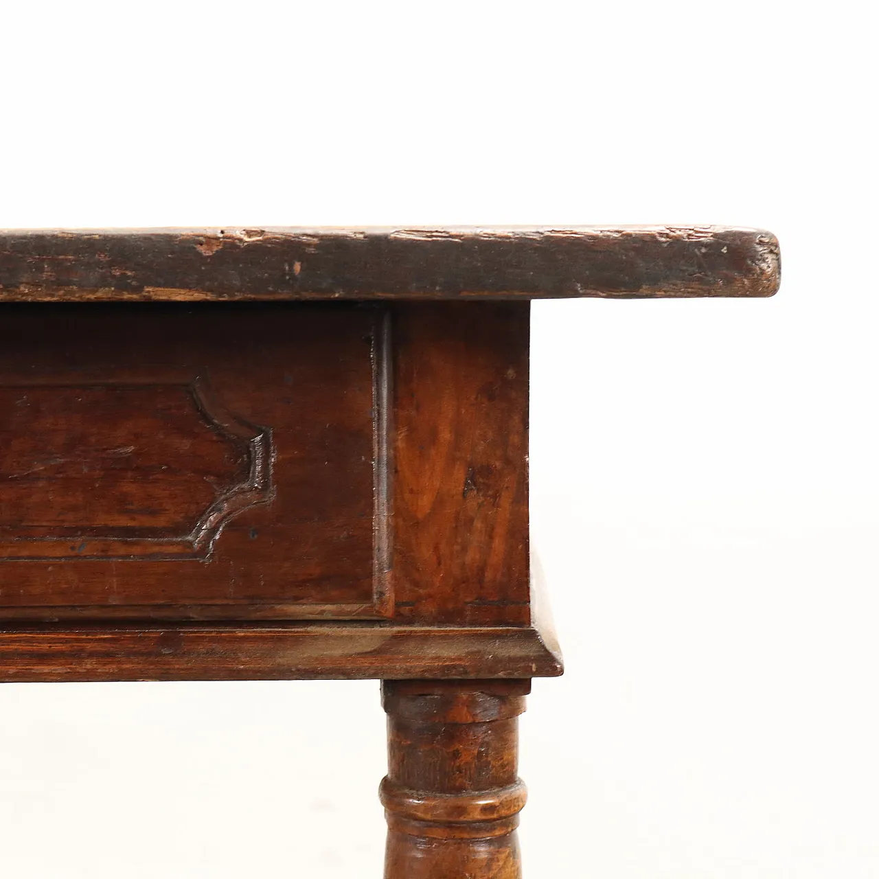 Chestnut table with drawers, early 18th century 4