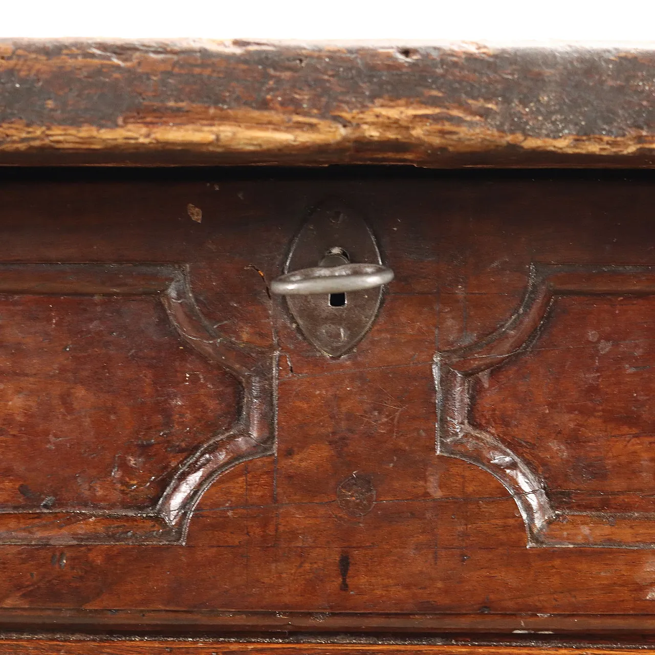 Chestnut table with drawers, early 18th century 6