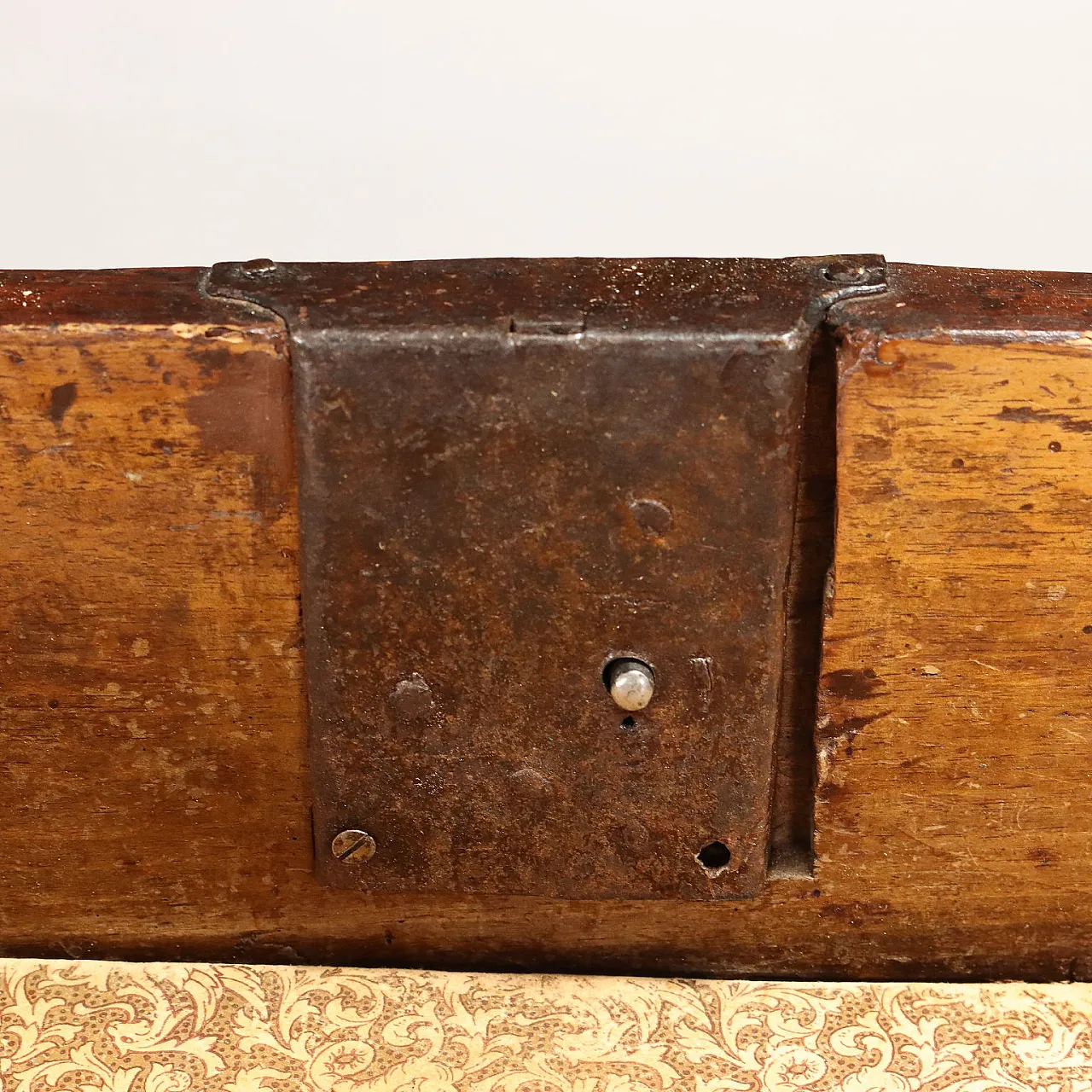 Chestnut table with drawers, early 18th century 7
