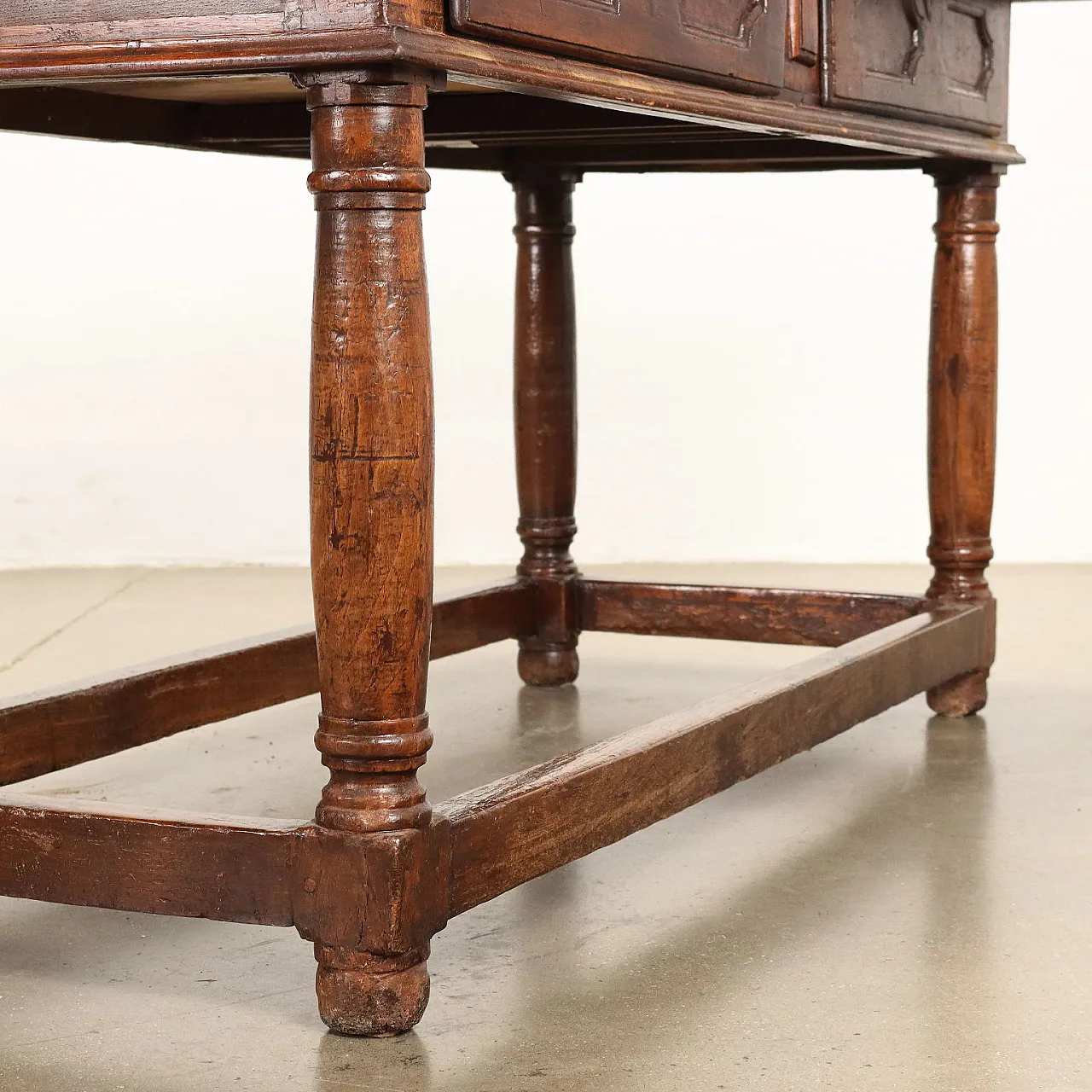 Chestnut table with drawers, early 18th century 8