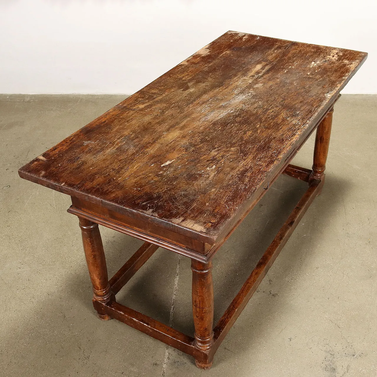 Chestnut table with drawers, early 18th century 9