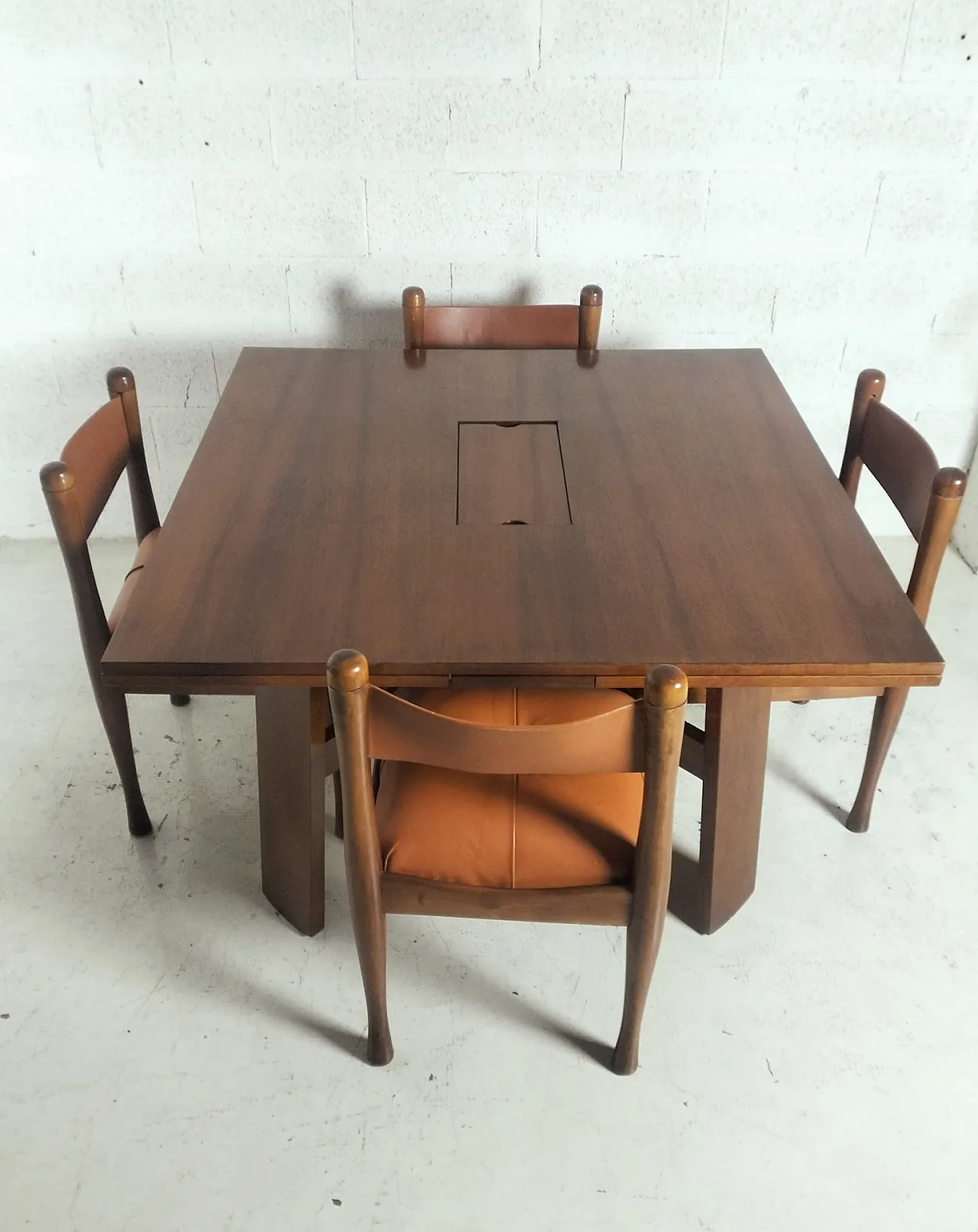 Extendable walnut dining table 612 mod. by S.Coppola for Bernini 60/70 2