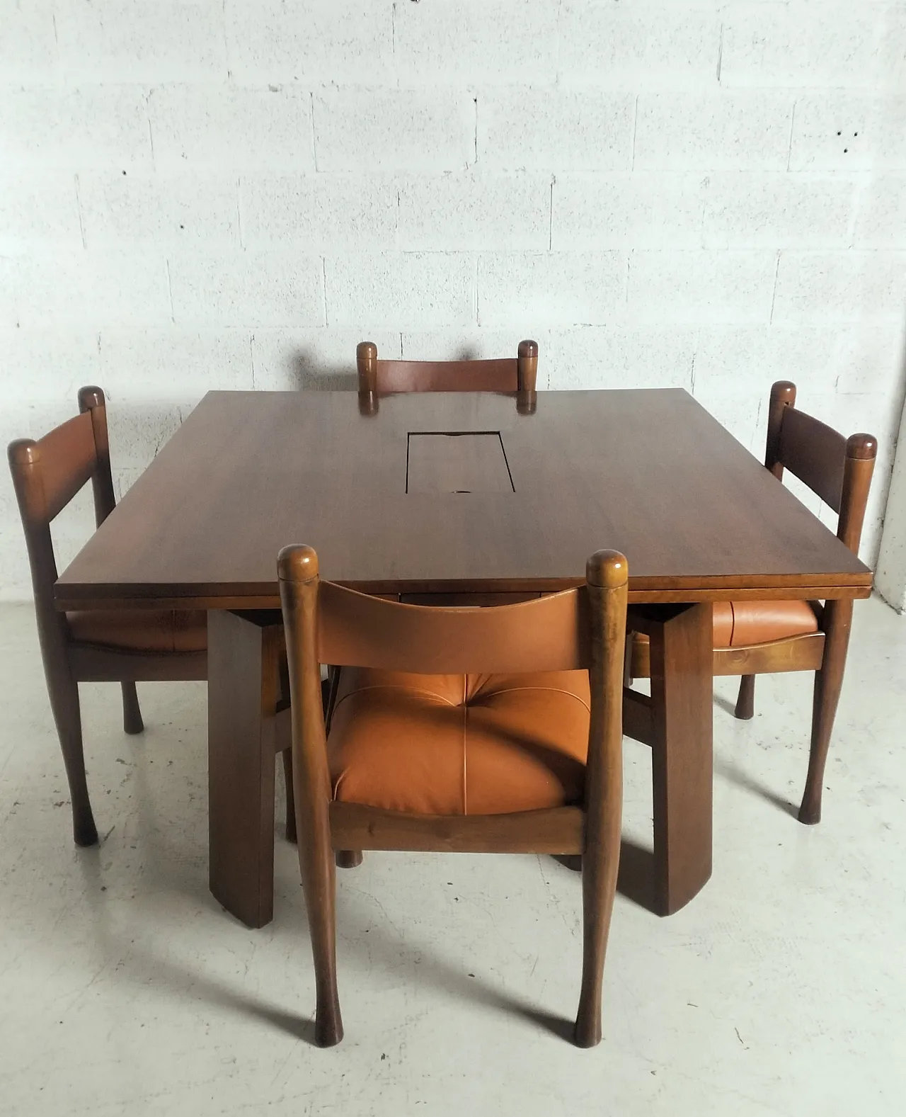Extendable walnut dining table 612 mod. by S.Coppola for Bernini 60/70 3