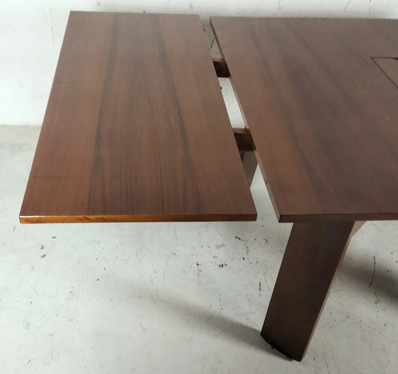 Extendable walnut dining table 612 mod. by S.Coppola for Bernini 60/70 10