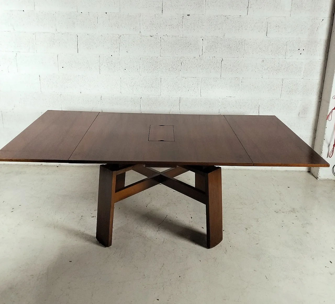 Extendable walnut dining table 612 mod. by S.Coppola for Bernini 60/70 12