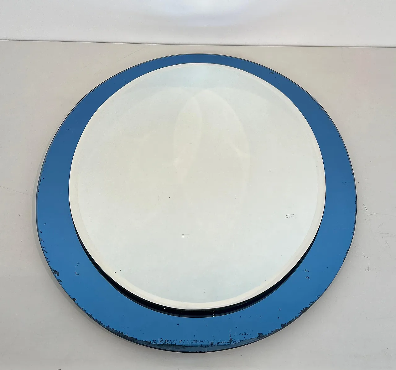 Specchio ovale con bordo bluastro di Fontana Arte, anni '70 2