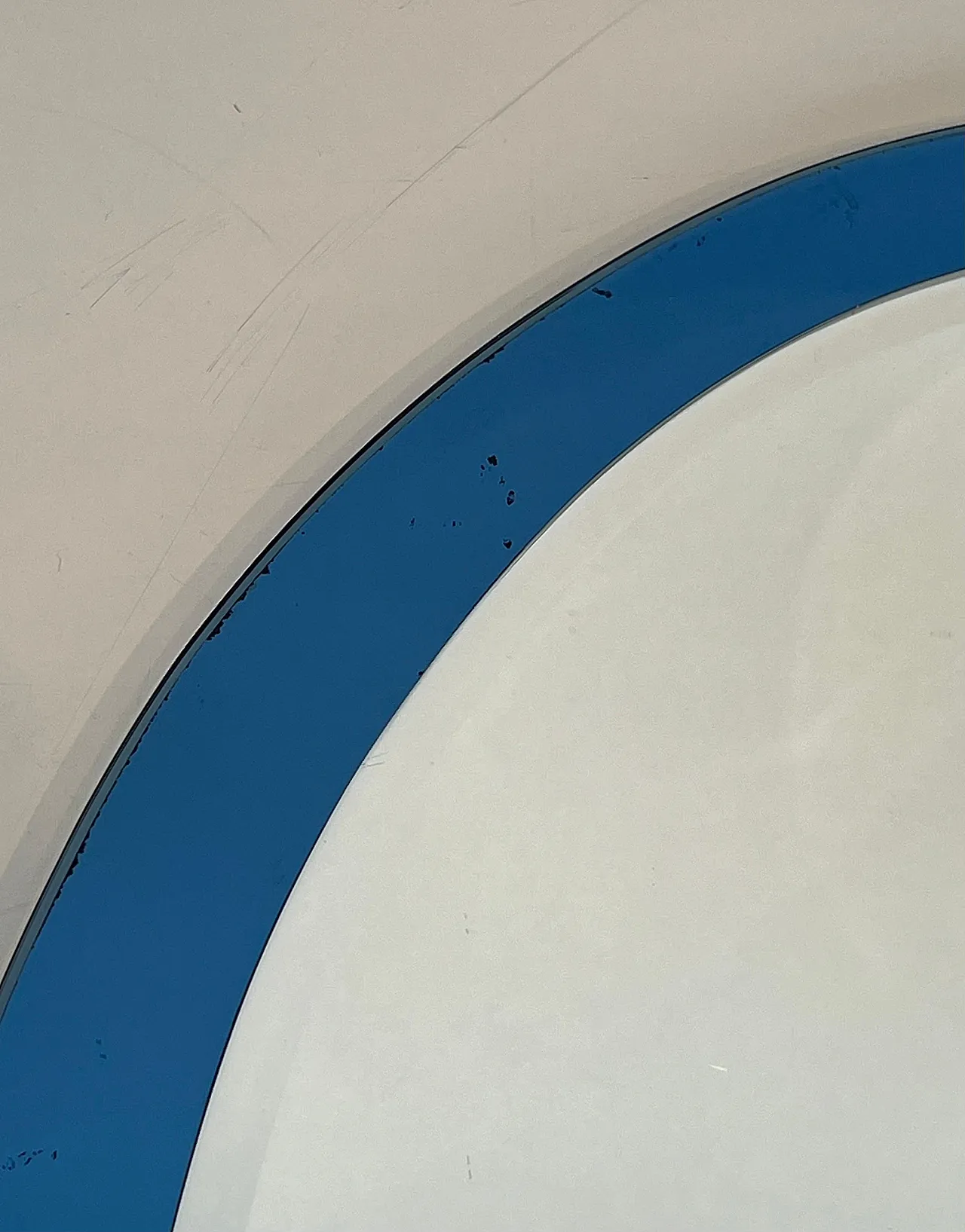 Specchio ovale con bordo bluastro di Fontana Arte, anni '70 6