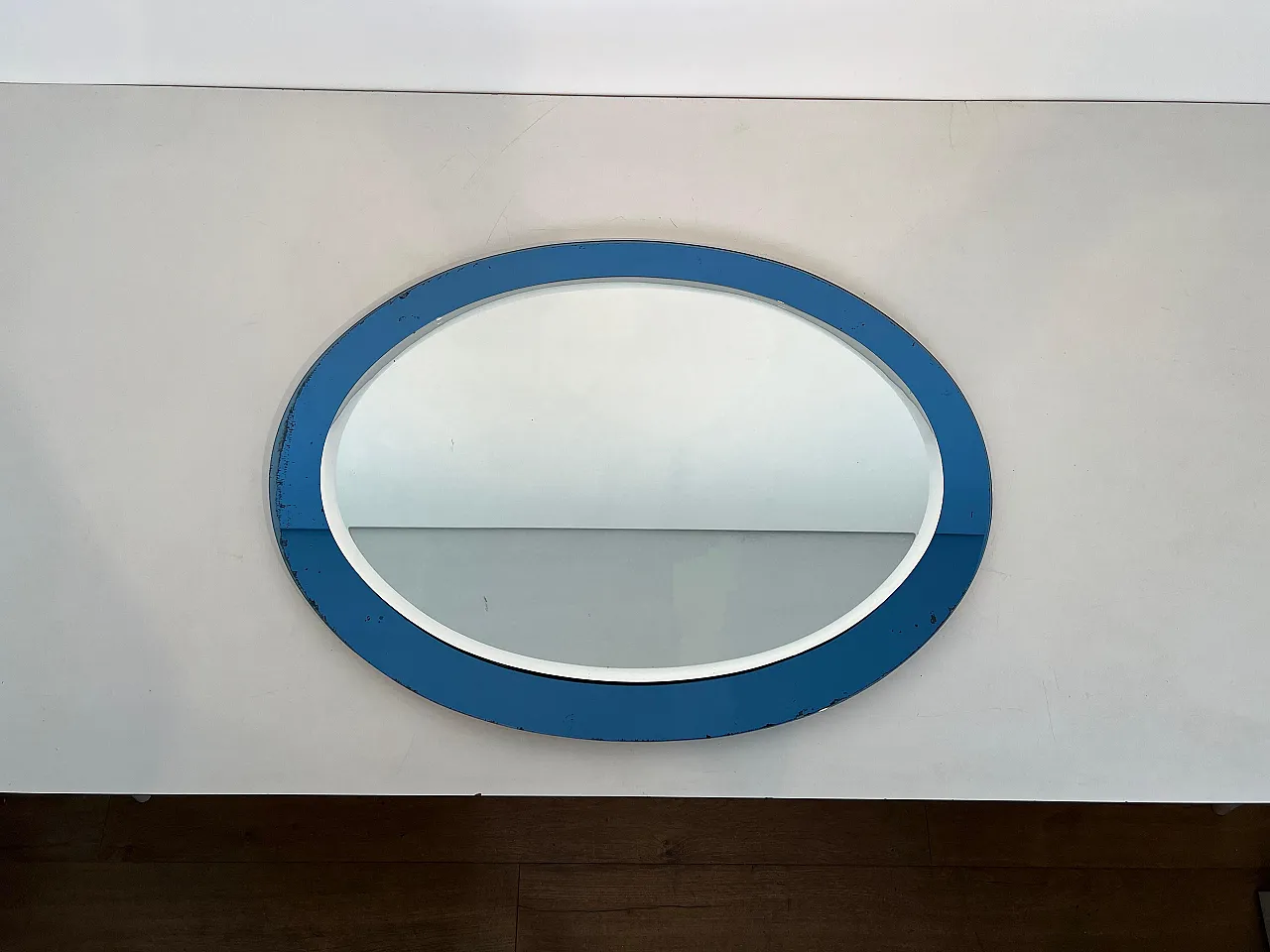 Specchio ovale con bordo bluastro di Fontana Arte, anni '70 9