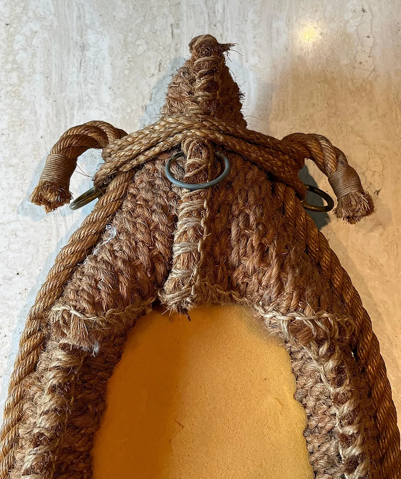 Specchio ovale in corda e pelle di Audoux Minet, anni '70 10