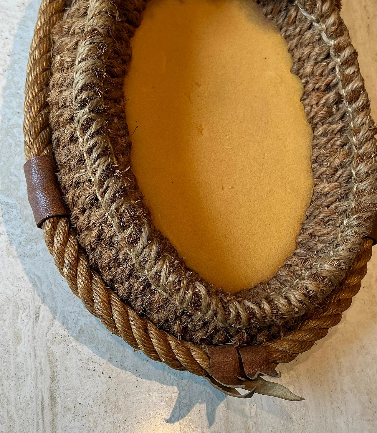 Specchio ovale in corda e pelle di Audoux Minet, anni '70 11