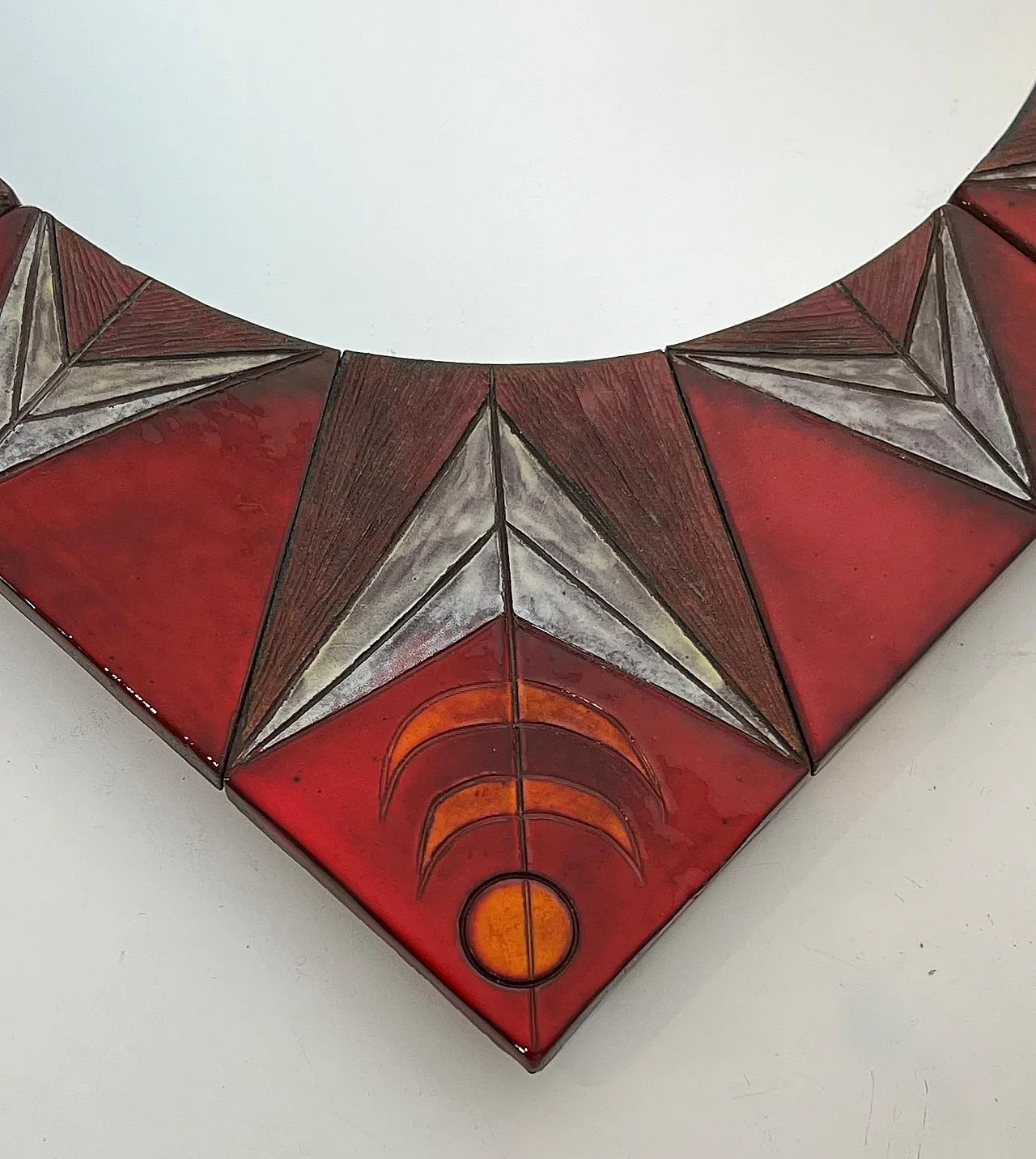 Specchio in ceramica raffigurante un sole stilizzato, anni '60 4