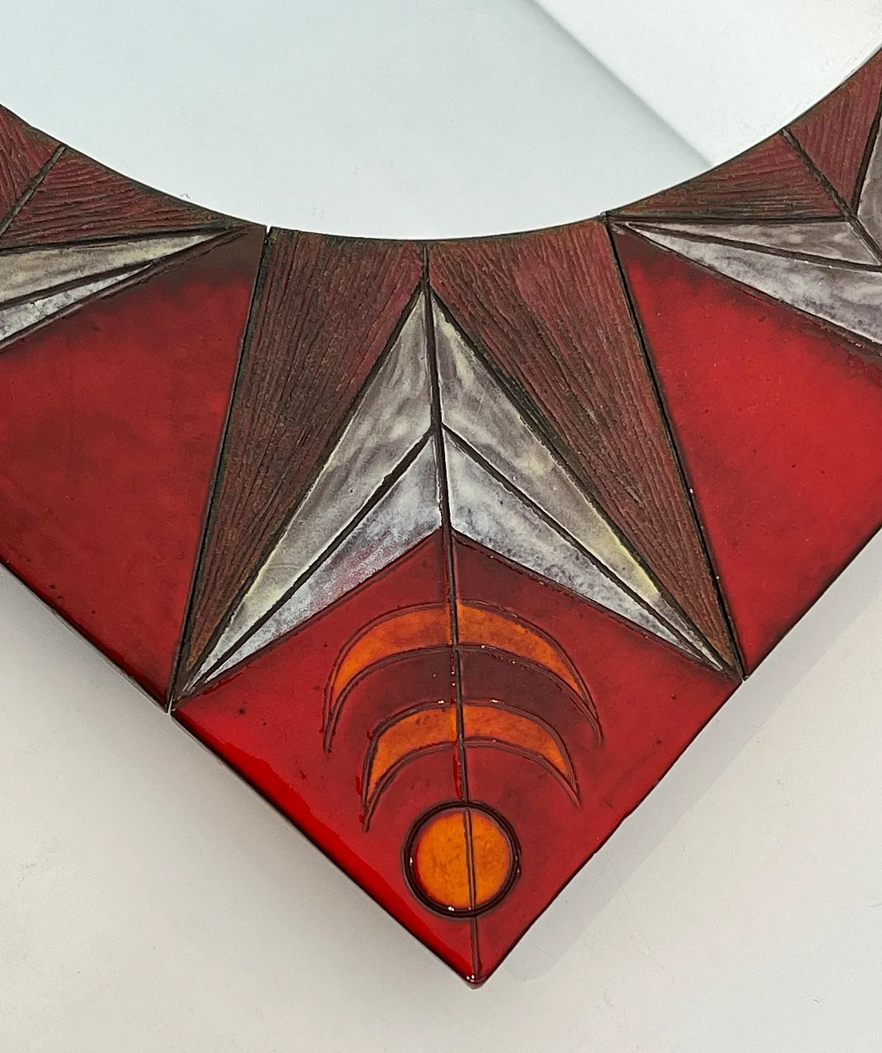 Specchio in ceramica raffigurante un sole stilizzato, anni '60 5