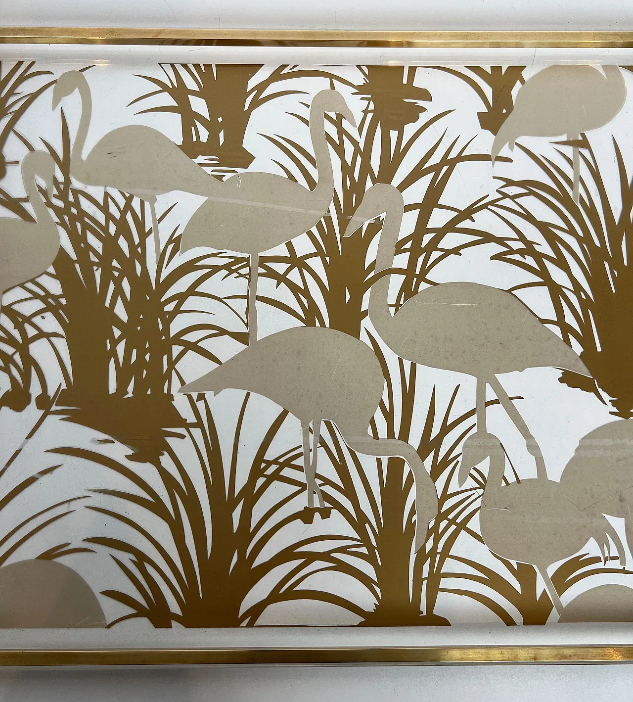 Coppia di vassoi in lucite e ottone con uccelli dorati, anni '70 13