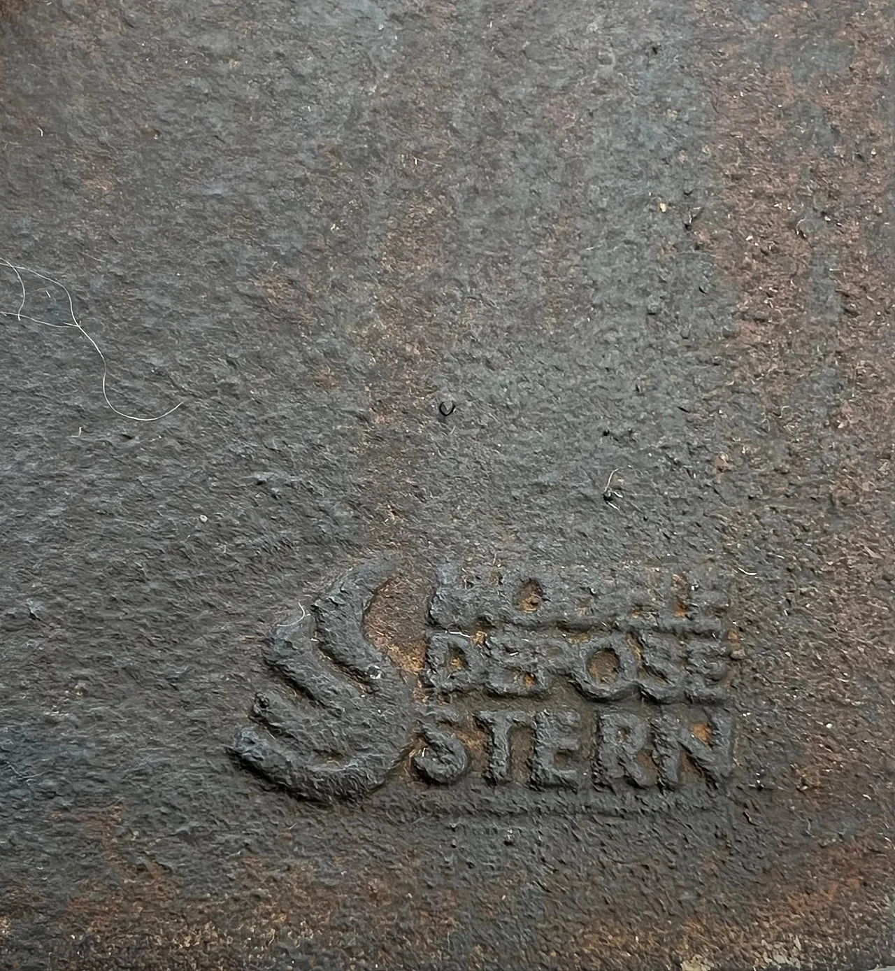 Focolare in ghisa raffigurante una donna, anni '50 10