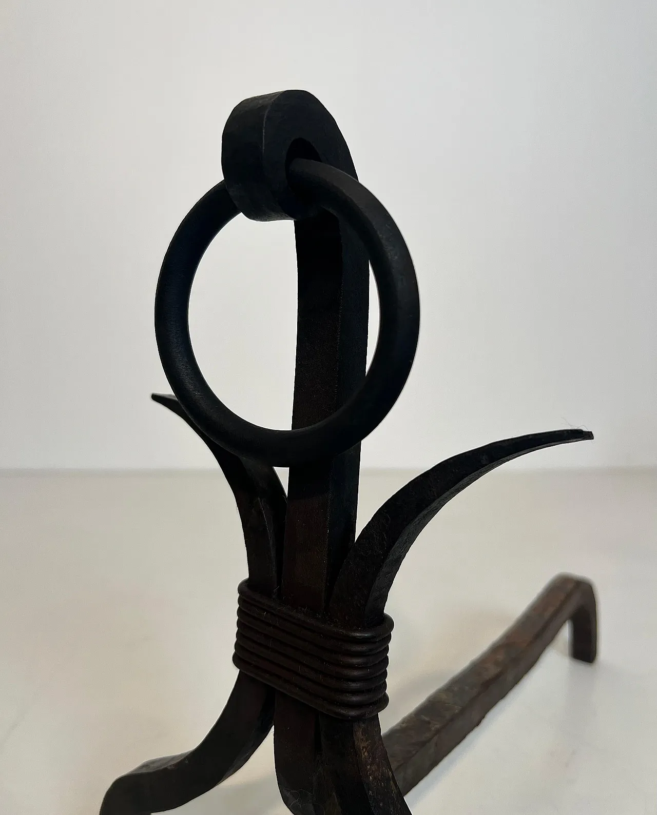 Coppia di androni modernisti in ferro battuto, anni '40 9