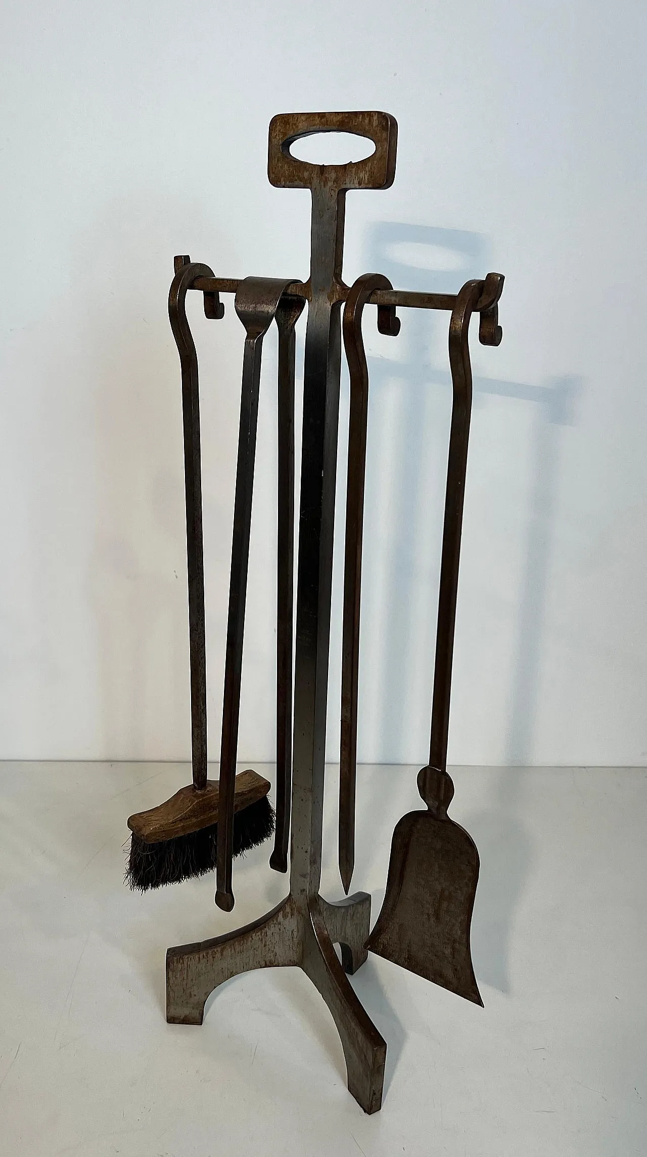 Modernist steel fireplace tools on stand, 1970s 12