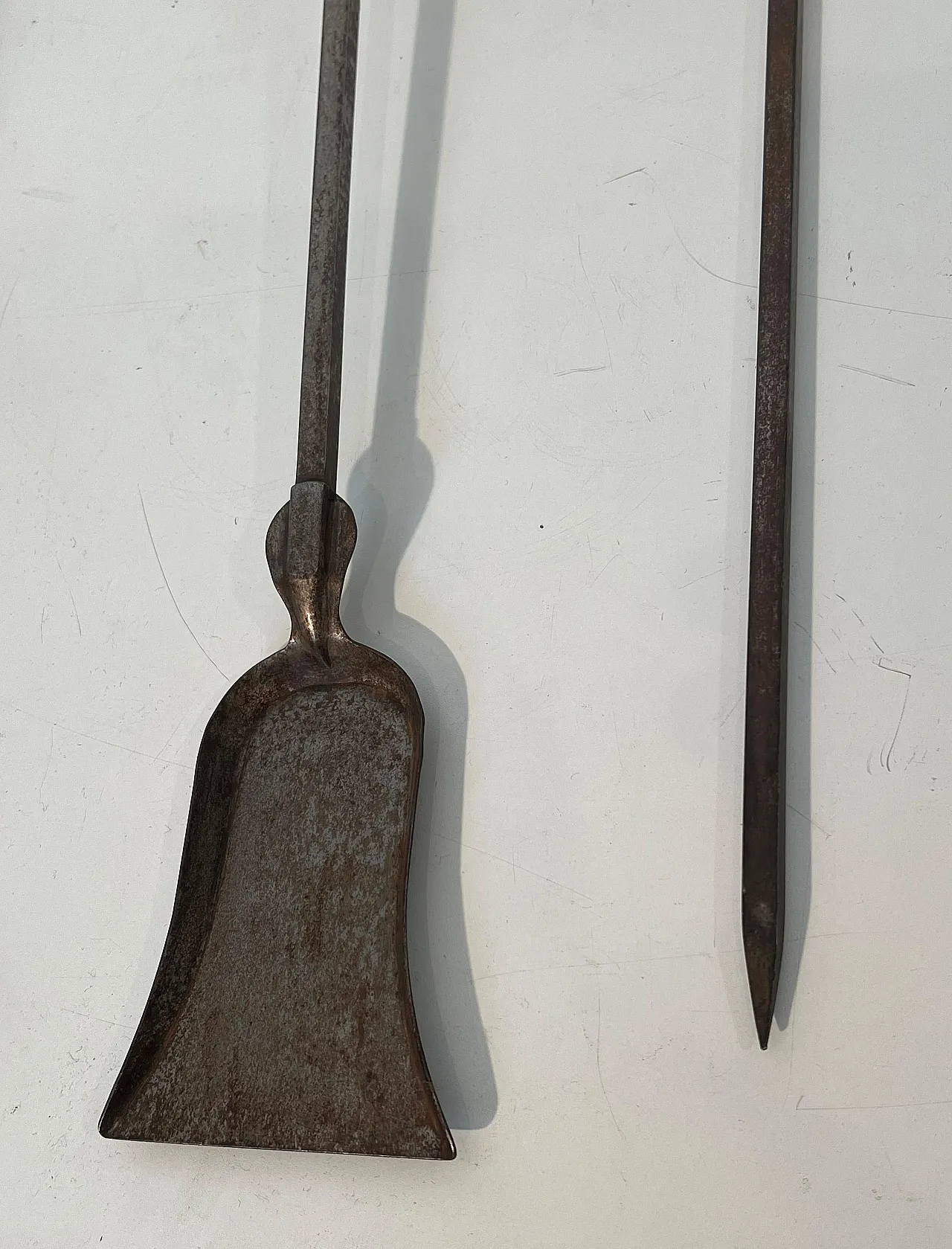 Modernist steel fireplace tools on stand, 1970s 14