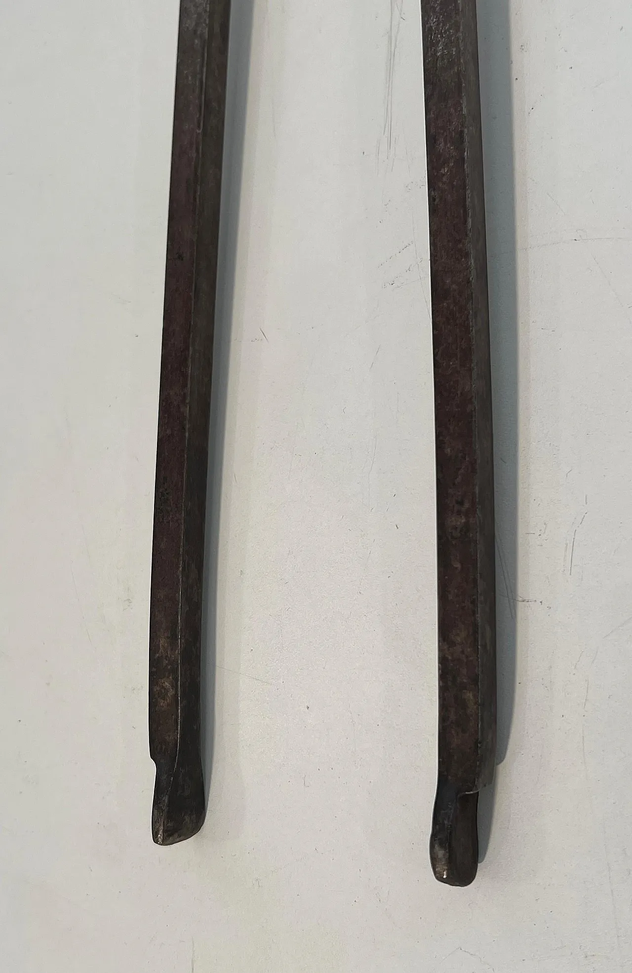 Modernist steel fireplace tools on stand, 1970s 17