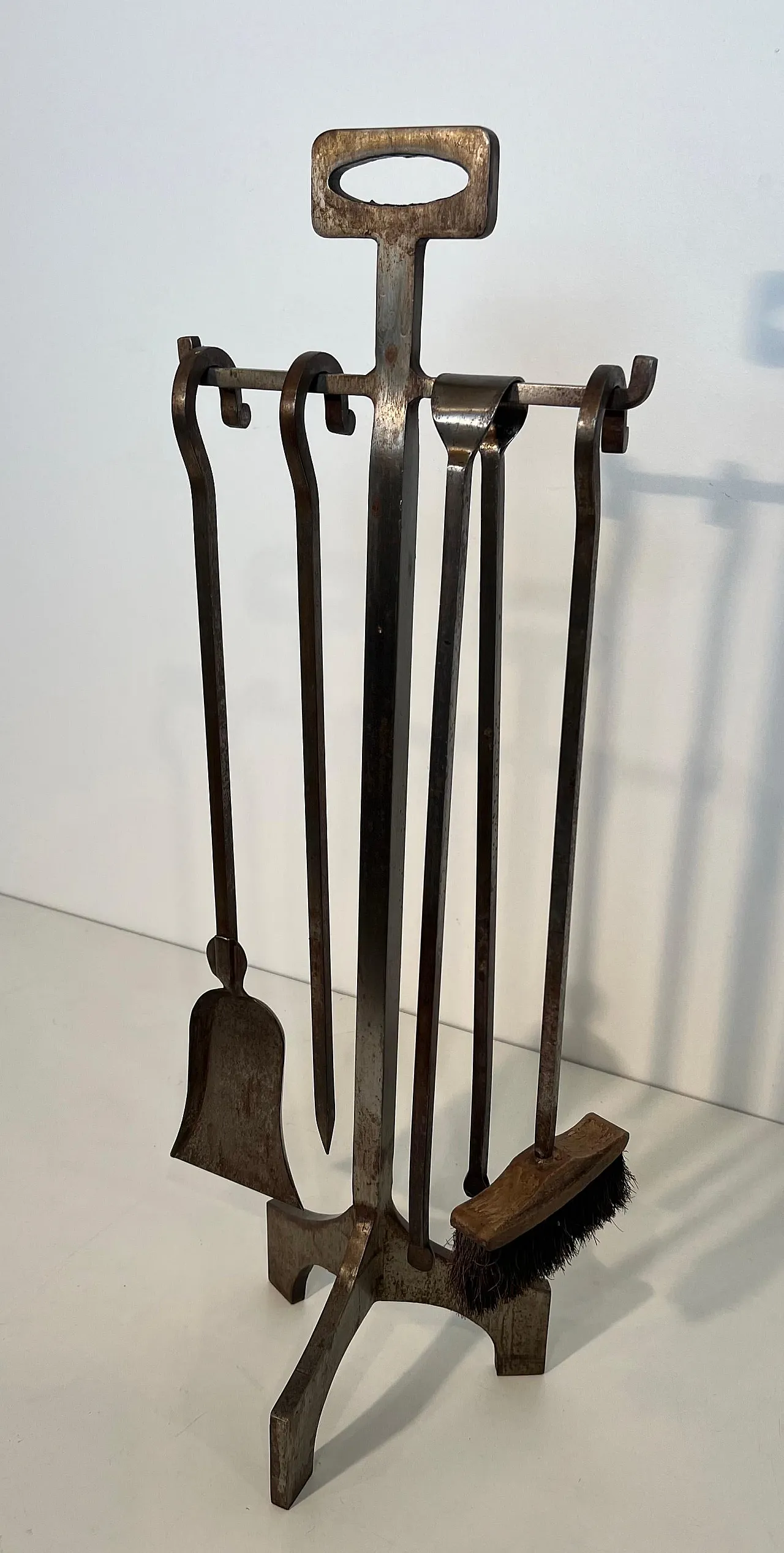 Modernist steel fireplace tools on stand, 1970s 20