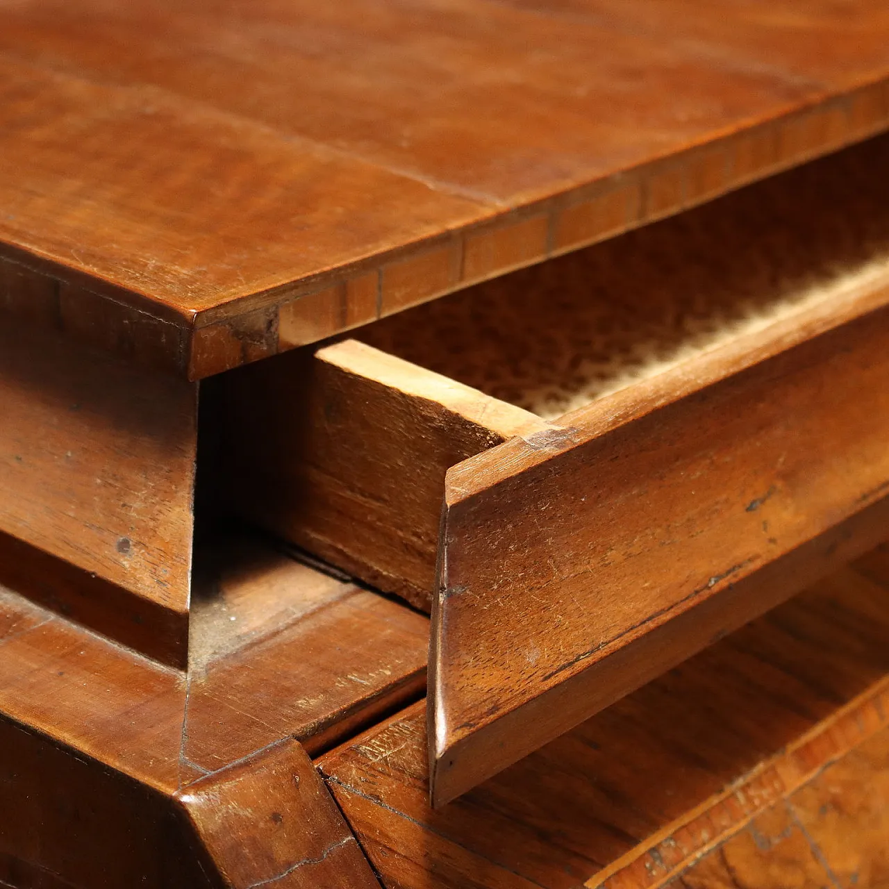 Ribalta Barocchetto lombarda lastronata in noce, terzo quarto del '700 6