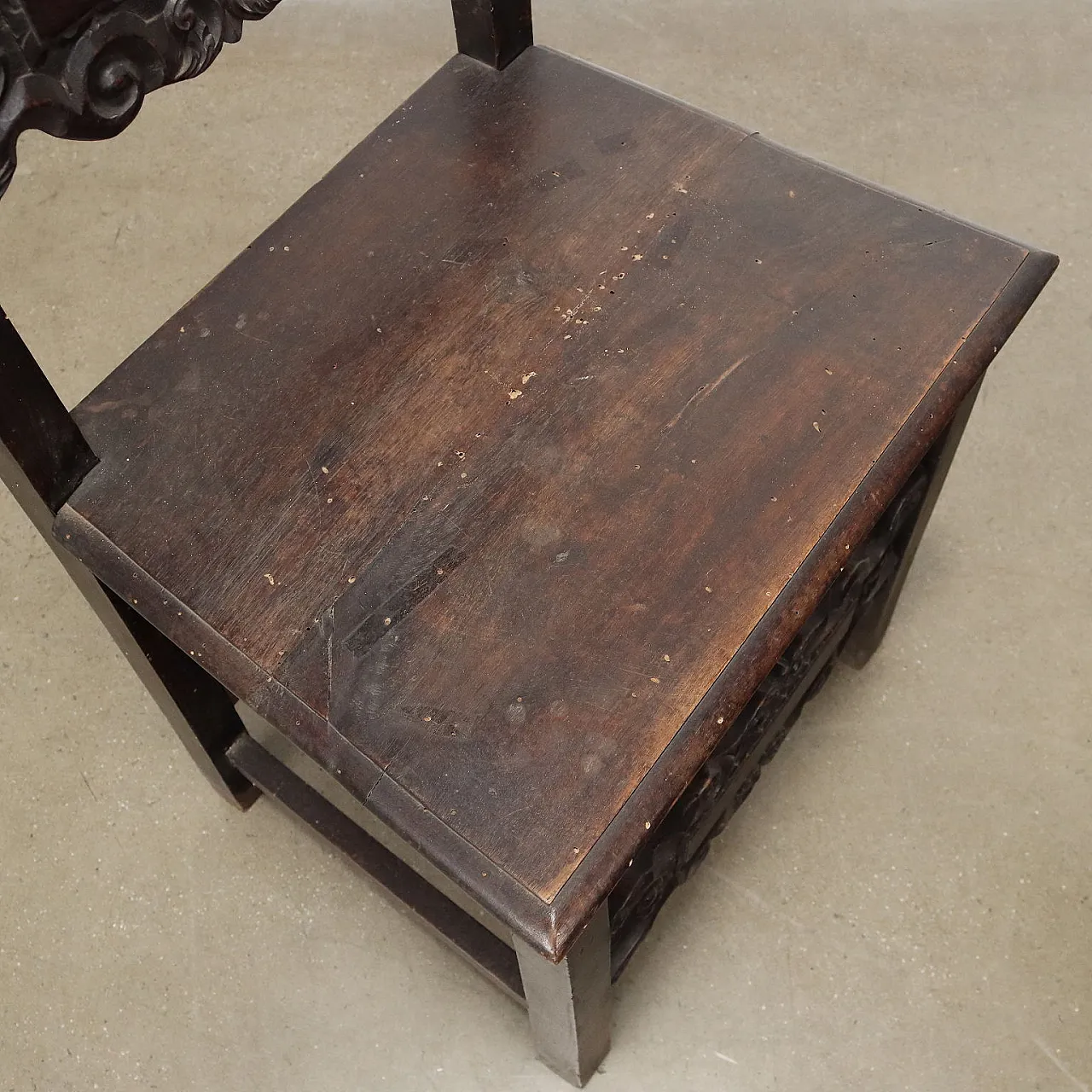 6 Baroque-style walnut chairs, 19th century 6