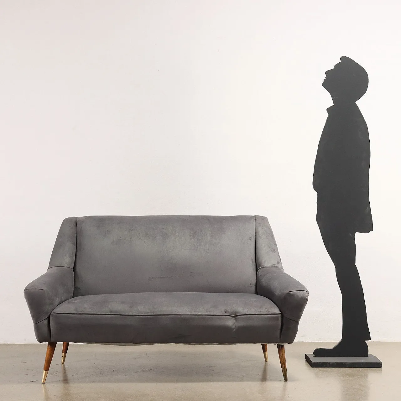 Fabric sofa with wooden legs and brass finial, 1950s 2