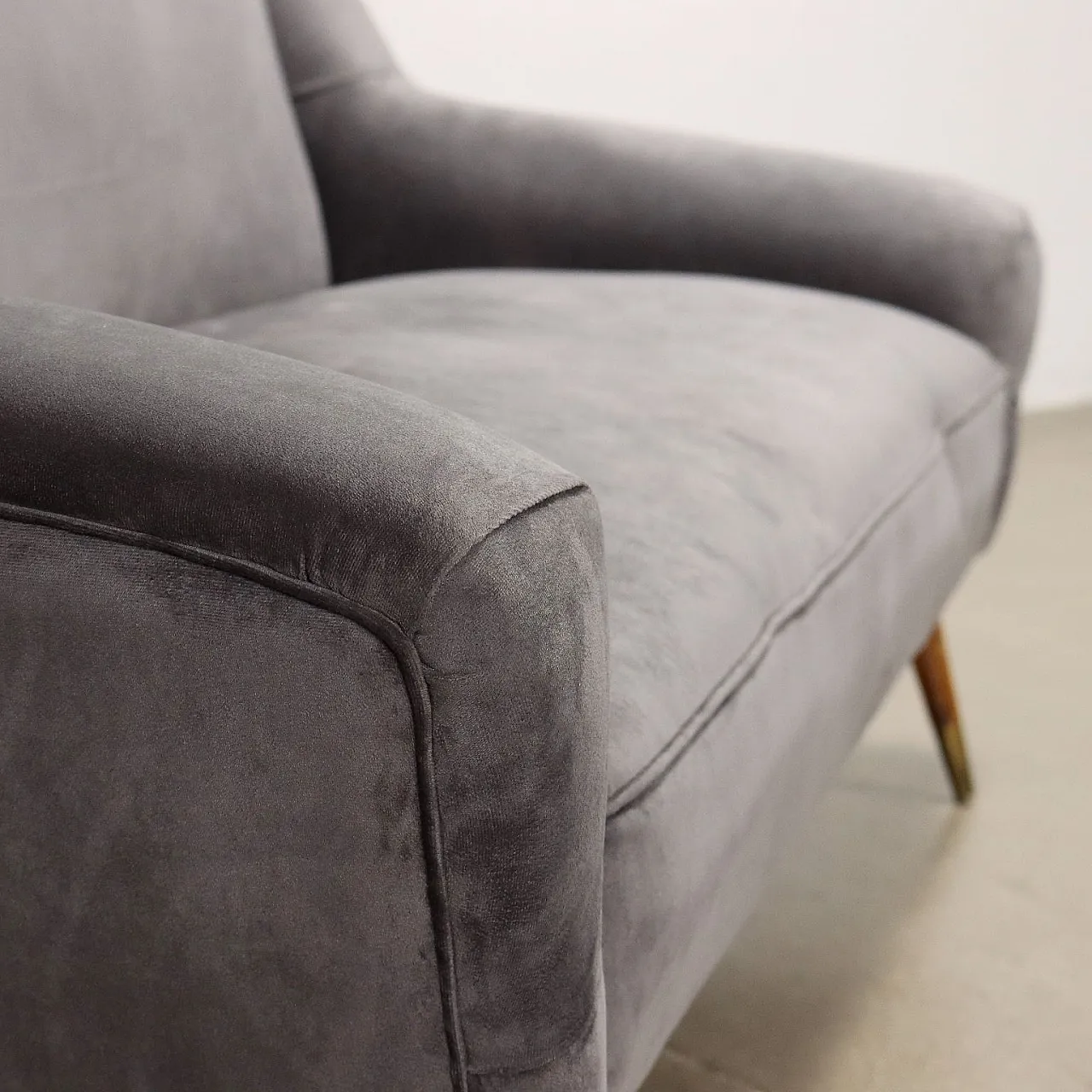 Fabric sofa with wooden legs and brass finial, 1950s 3