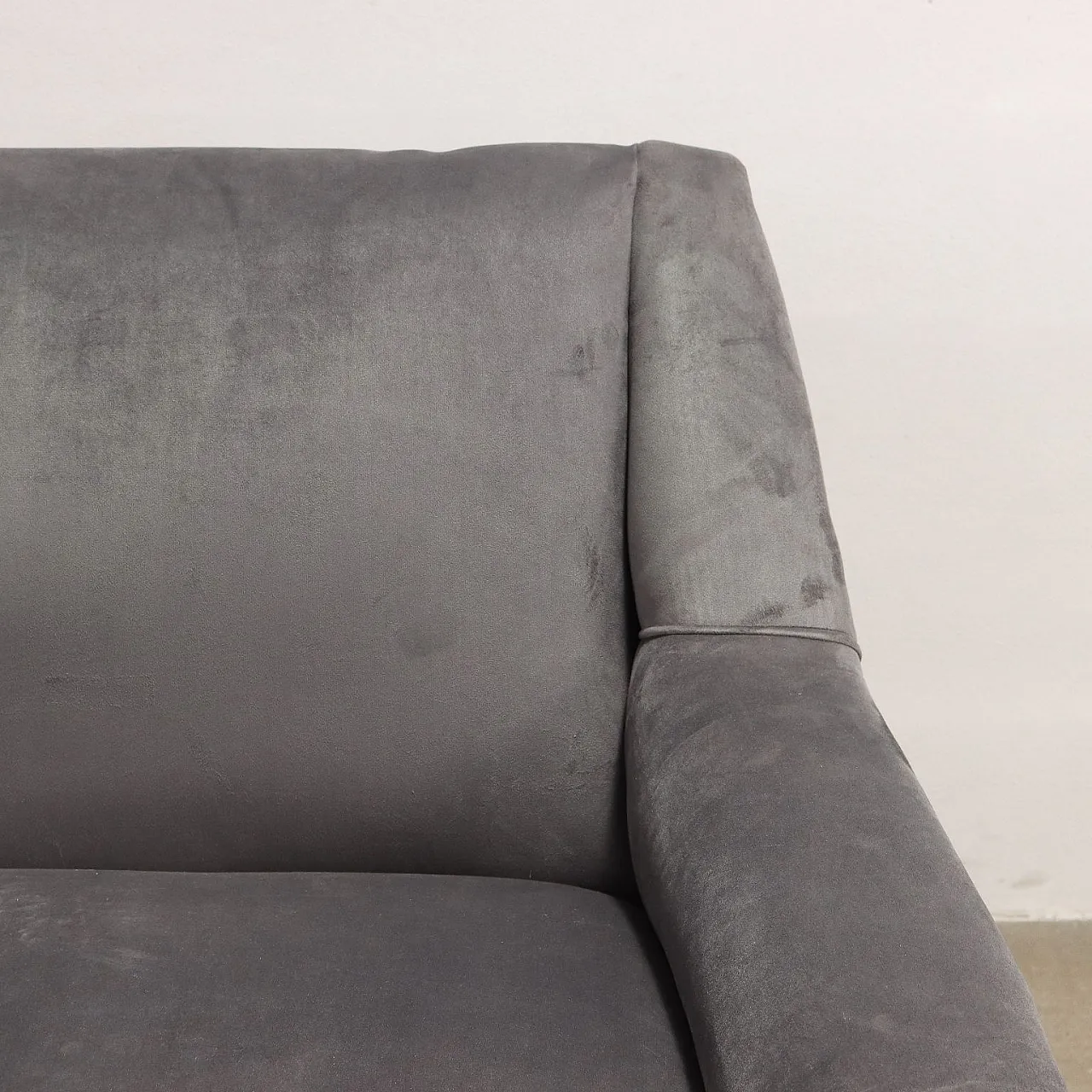 Fabric sofa with wooden legs and brass finial, 1950s 5