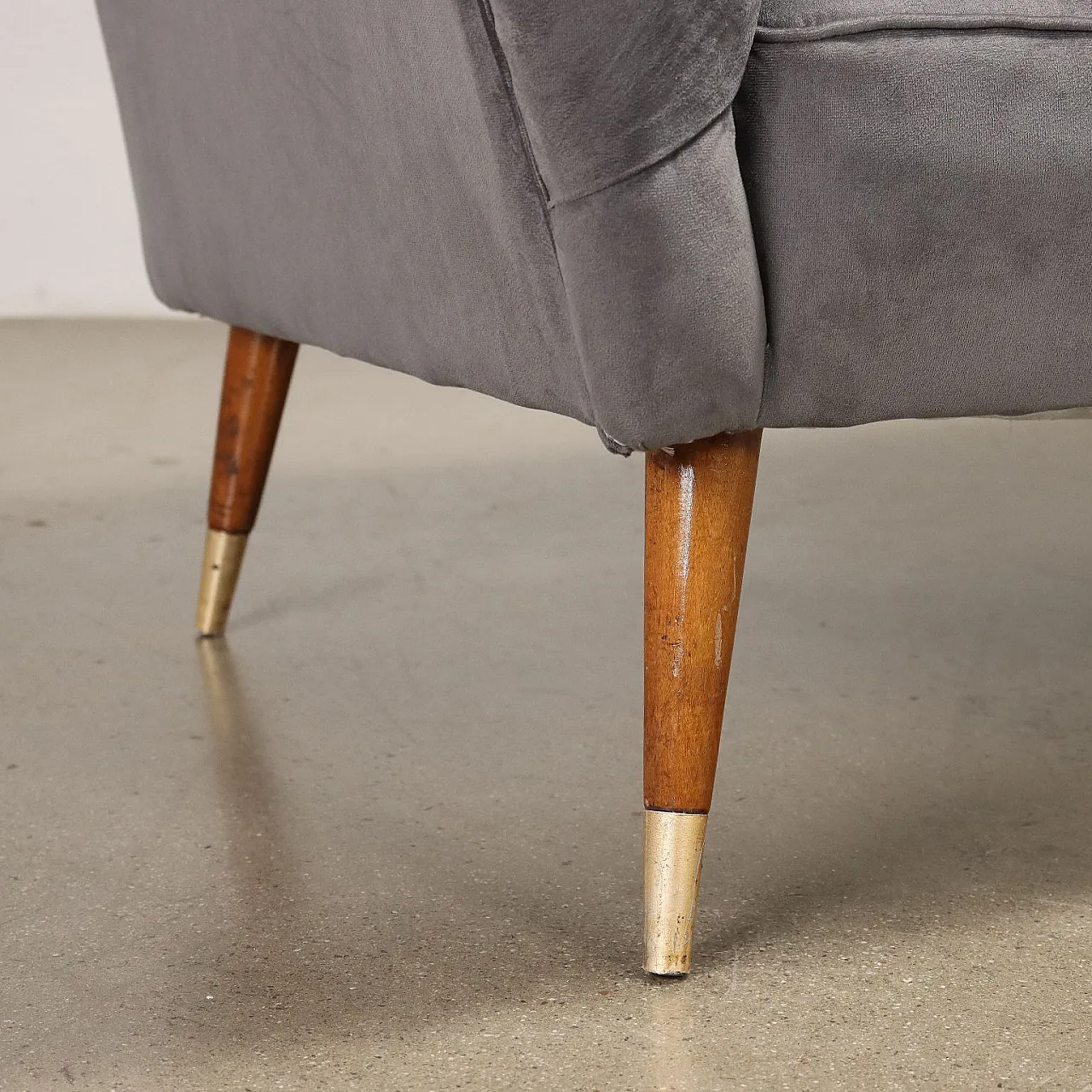 Fabric sofa with wooden legs and brass finial, 1950s 6