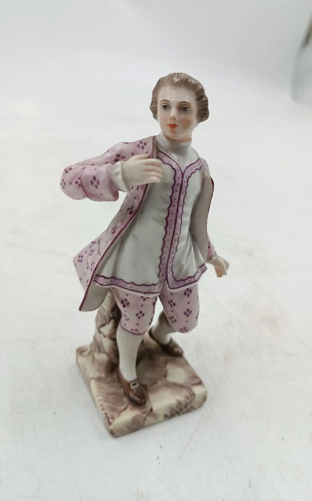 Ginori porcelain statue, Capodimonte Columbine series, 19th century 1